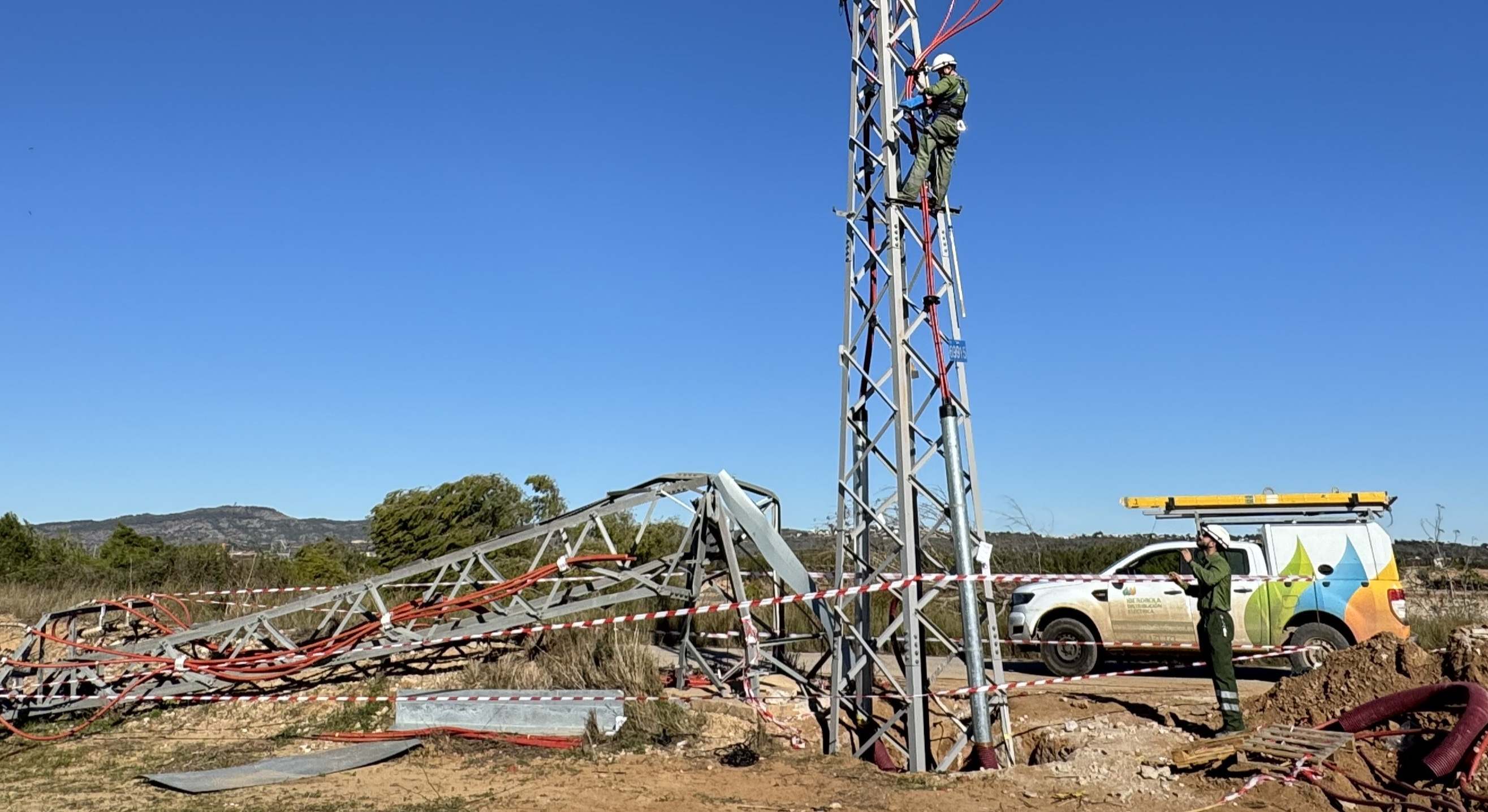 Trabajadores de Iberdrola tras la DANA.