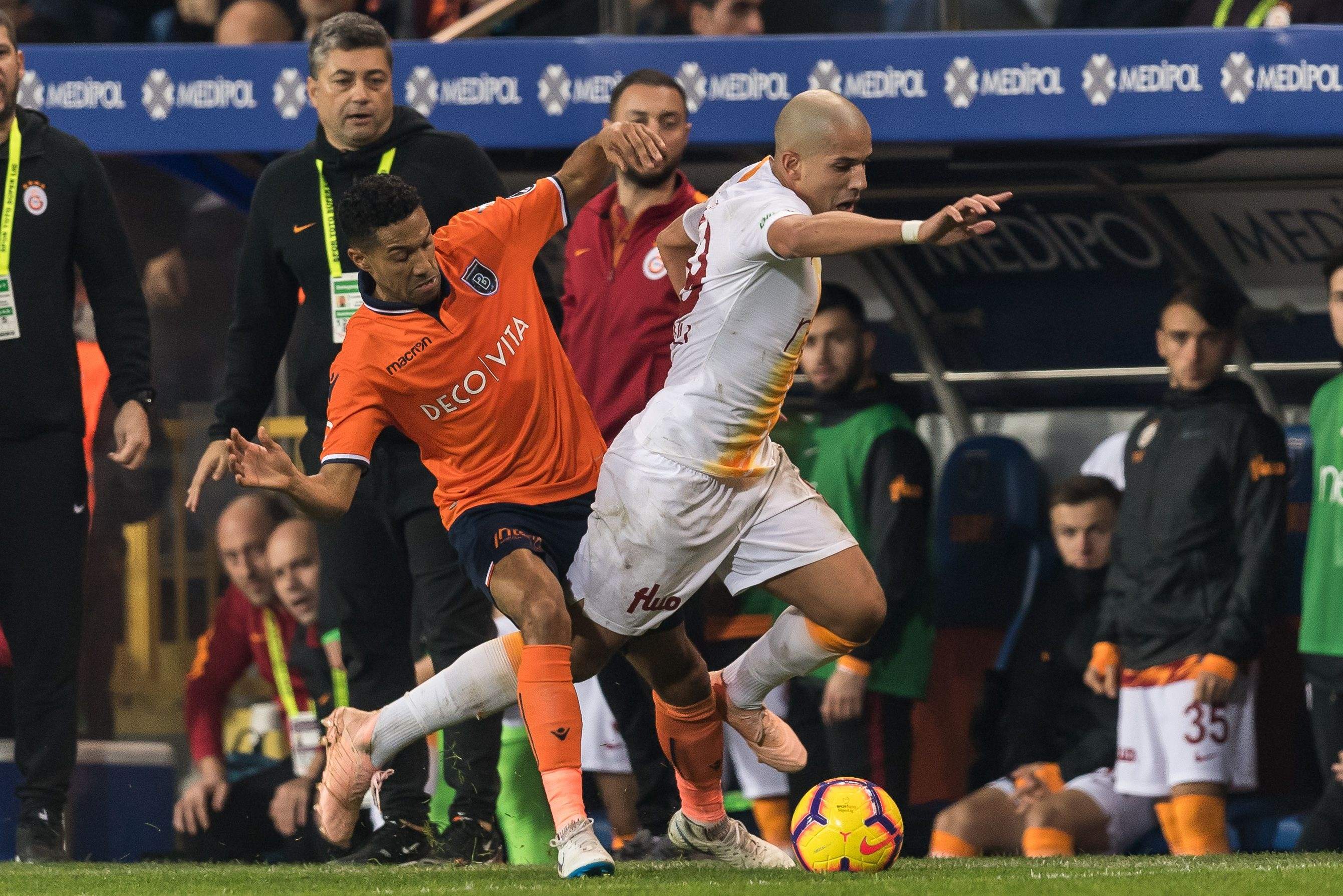 galatasaray-basaksehir-superliga-turquia-getty.jpg