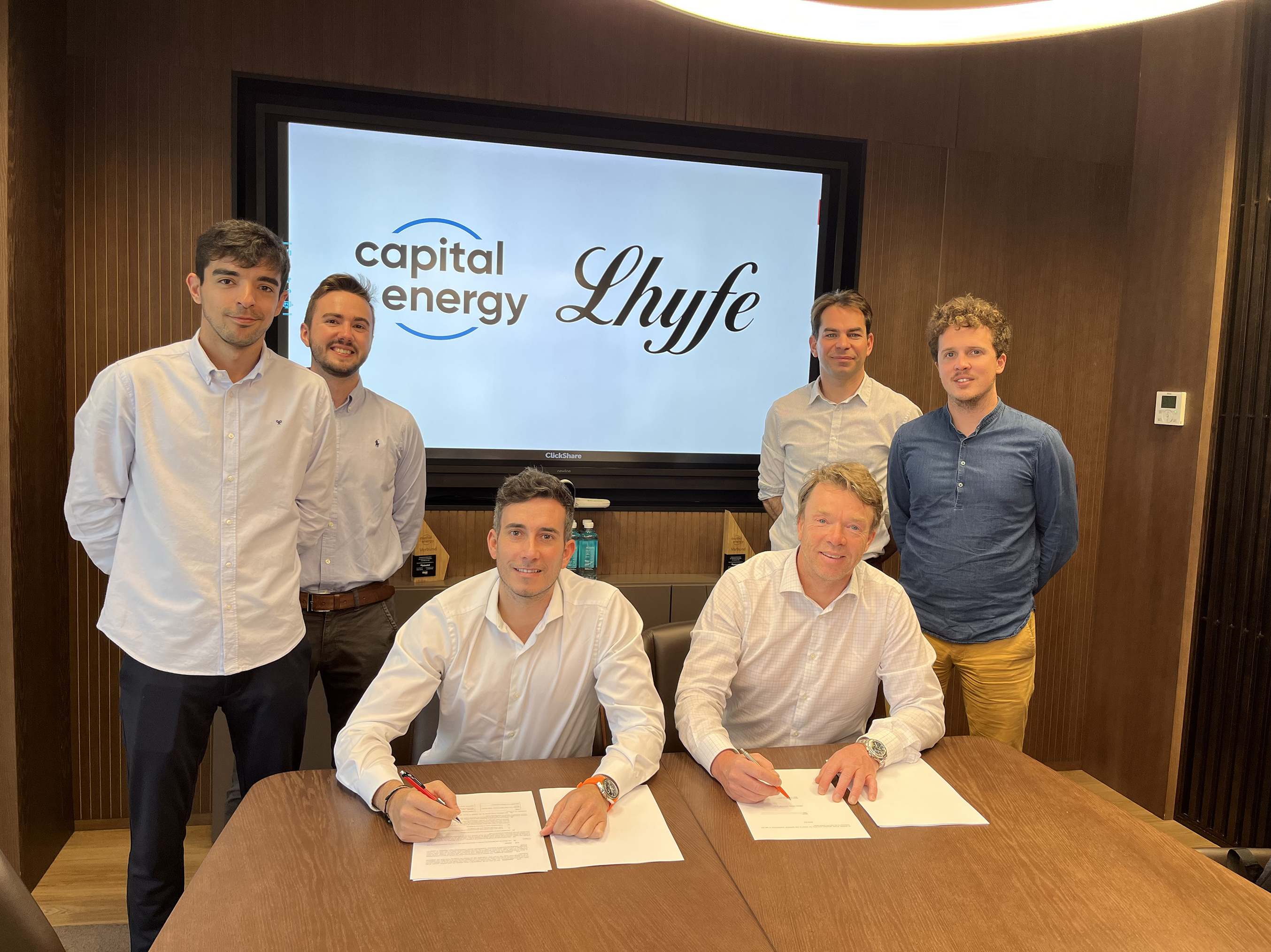 2023-06-Firma-del-MOU-entre-Capital-Energy-y-Lhife.jpg