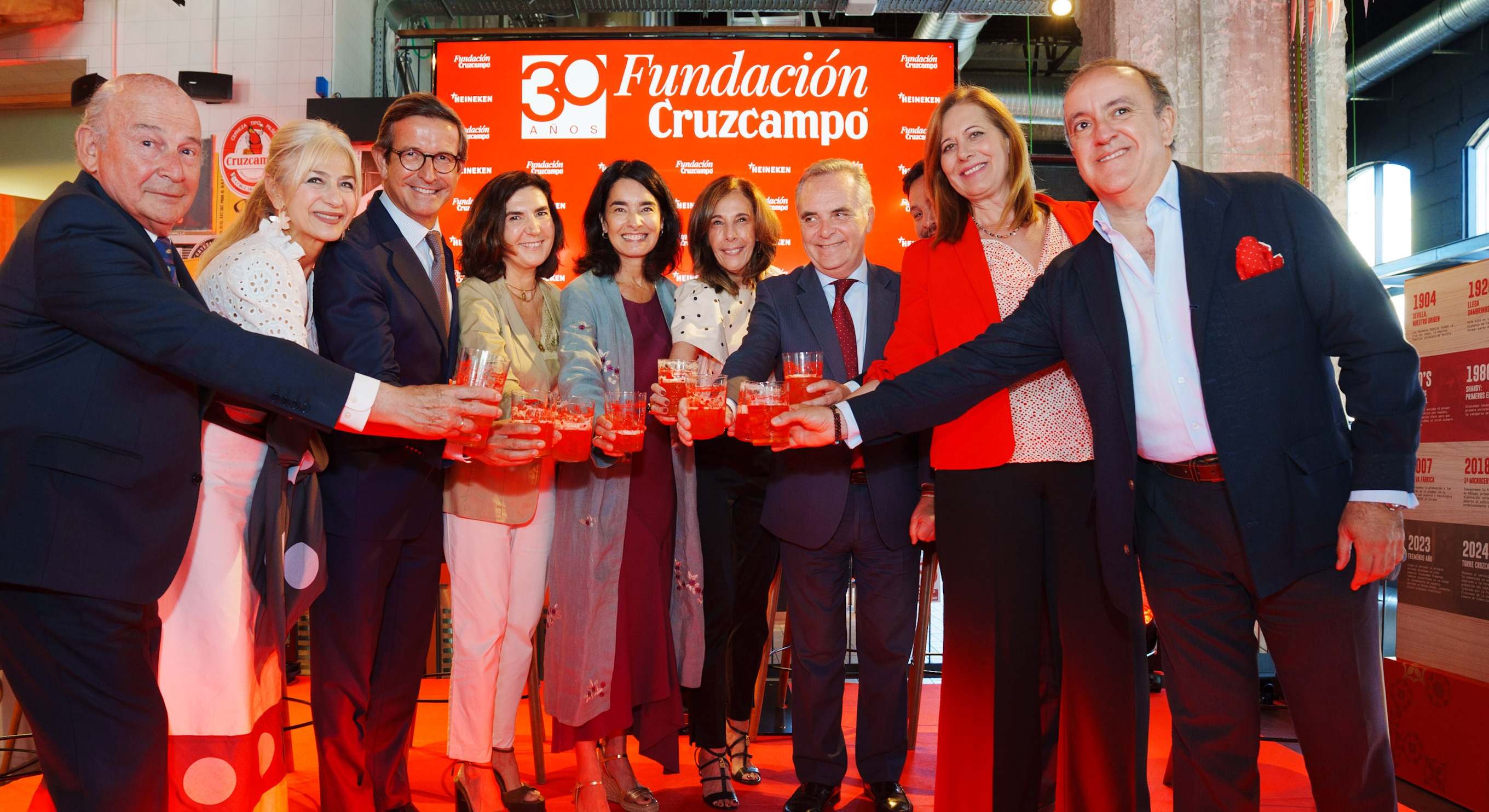 Julio Cuesta (Primer presidente Fundación Cruzcampo), Patricia del Pozo (Consejera de Desarrollo Educativo y Formación Profesional de la Junta de Andalucía), Jorge Paradela (Ex presidente Fundación Cruzcampo y Consejero de Industria, Energía y Minas de la