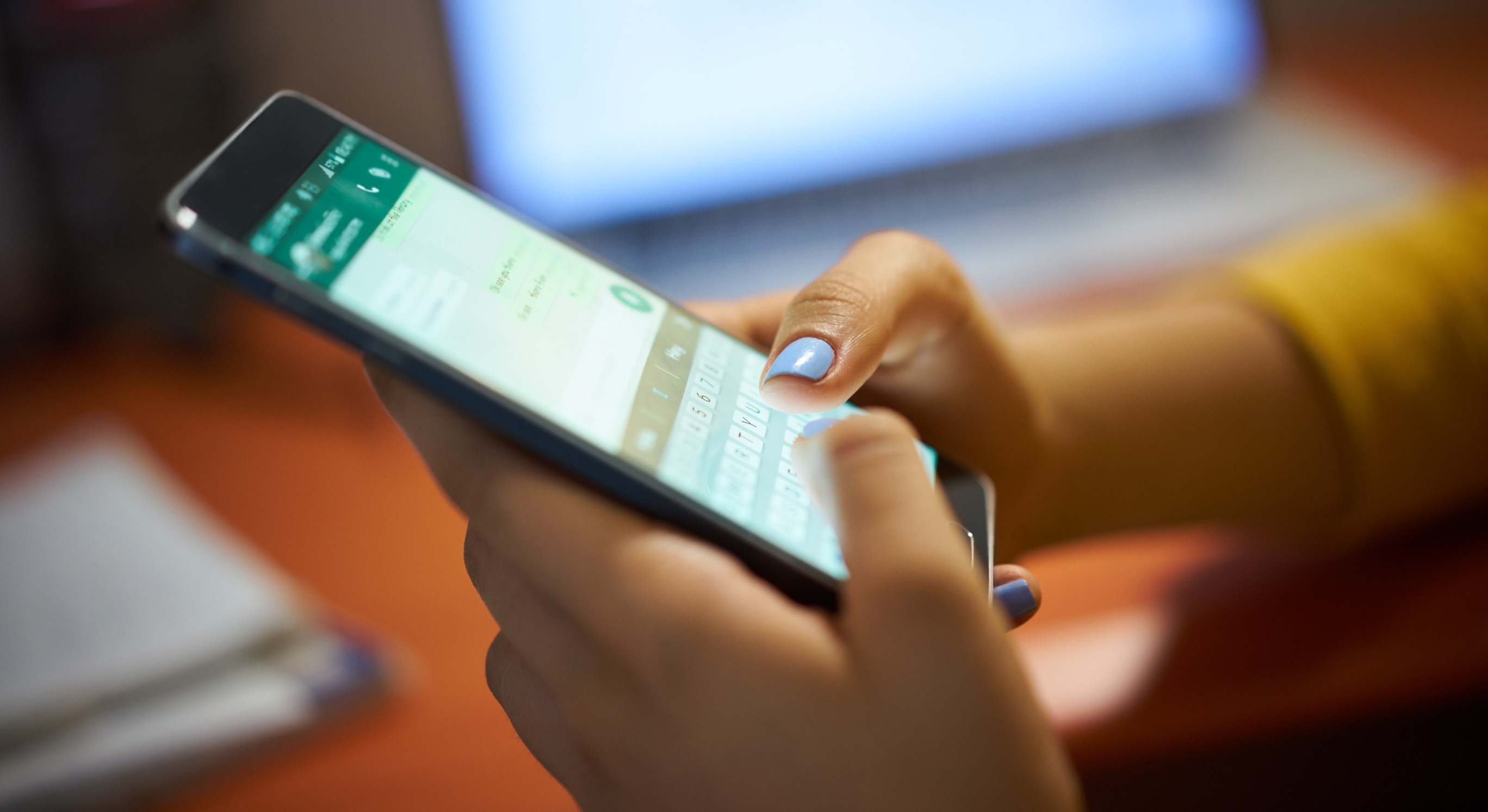 Móvil con Whatsapp