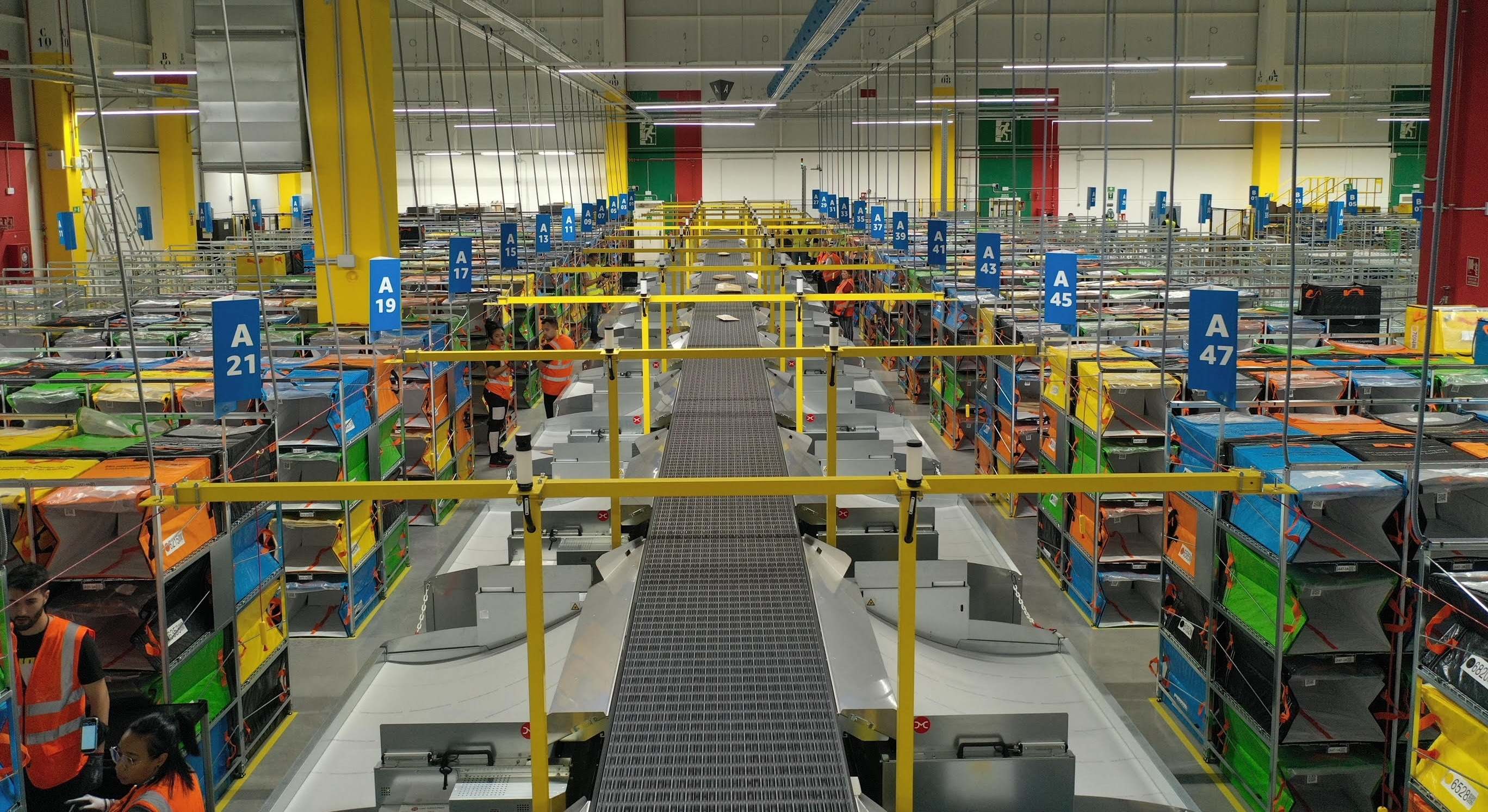 Instalaciones de Amazon en Escúzar.