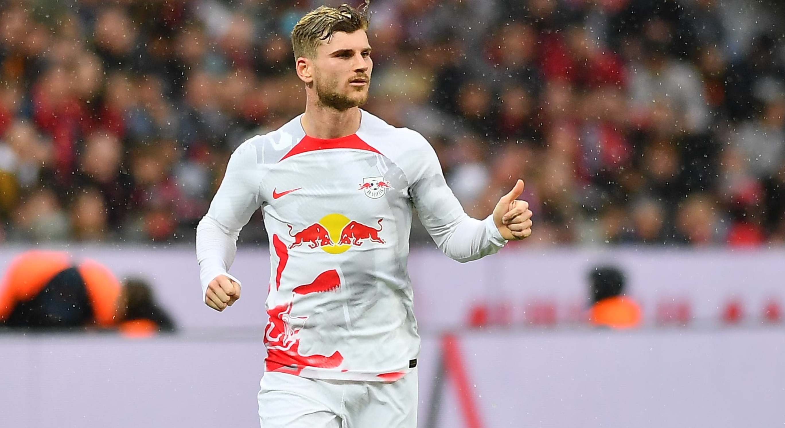 Timo Werner con la camiseta del Red Bull Leipzig de Alemania.