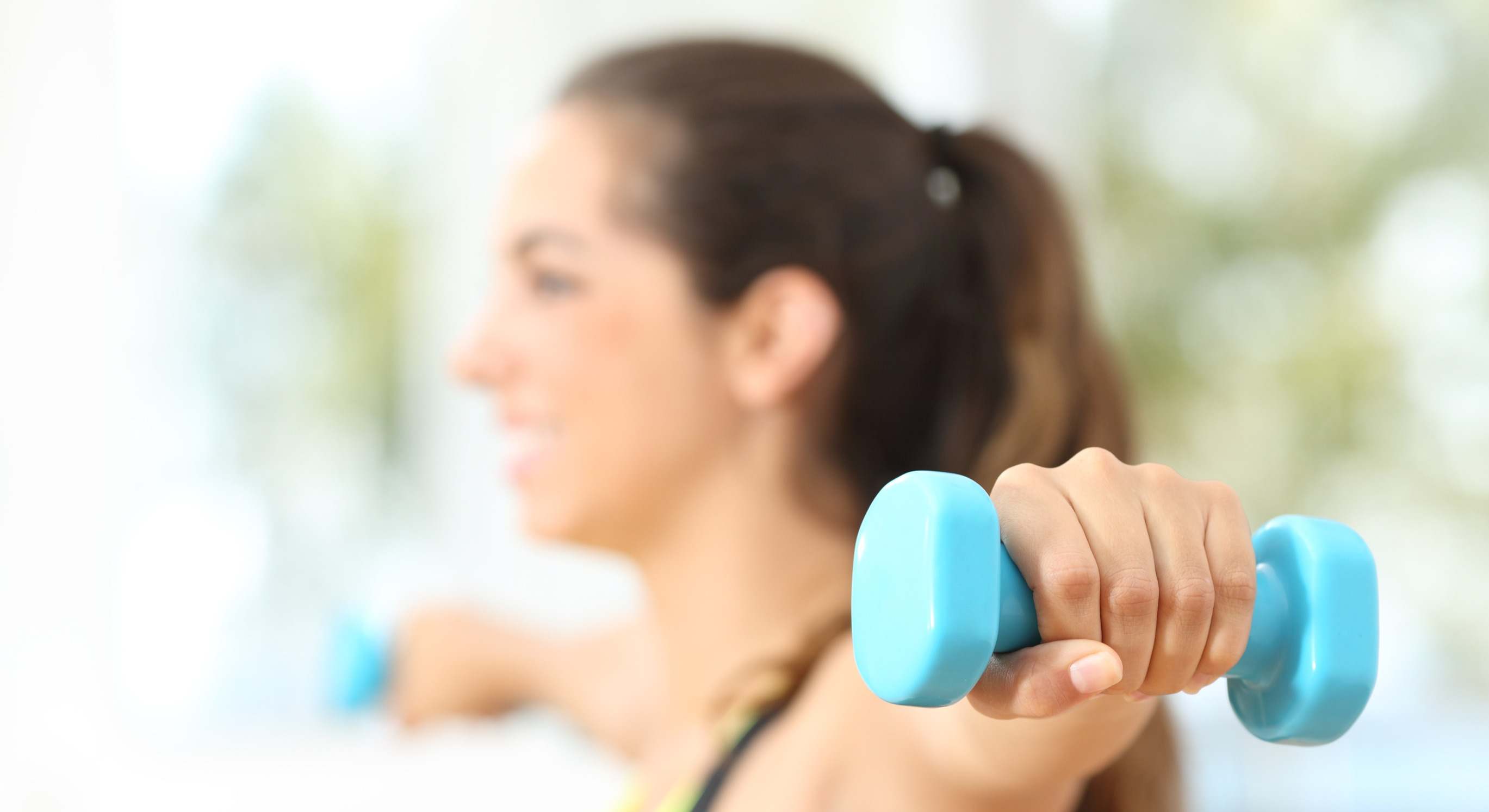 Imagen de recurso de una mujer en el gimnasio. 
