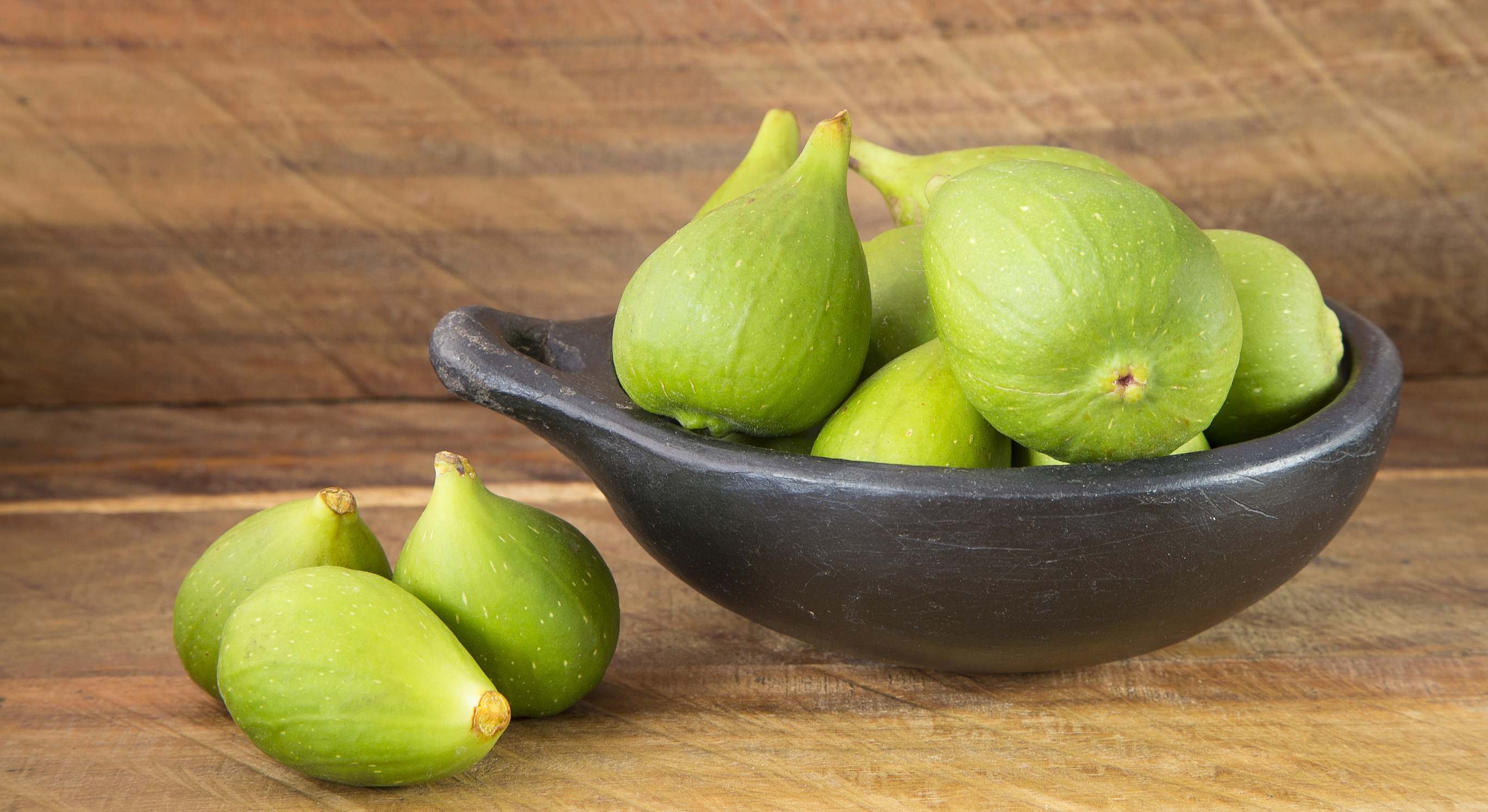 Higos en un frutero