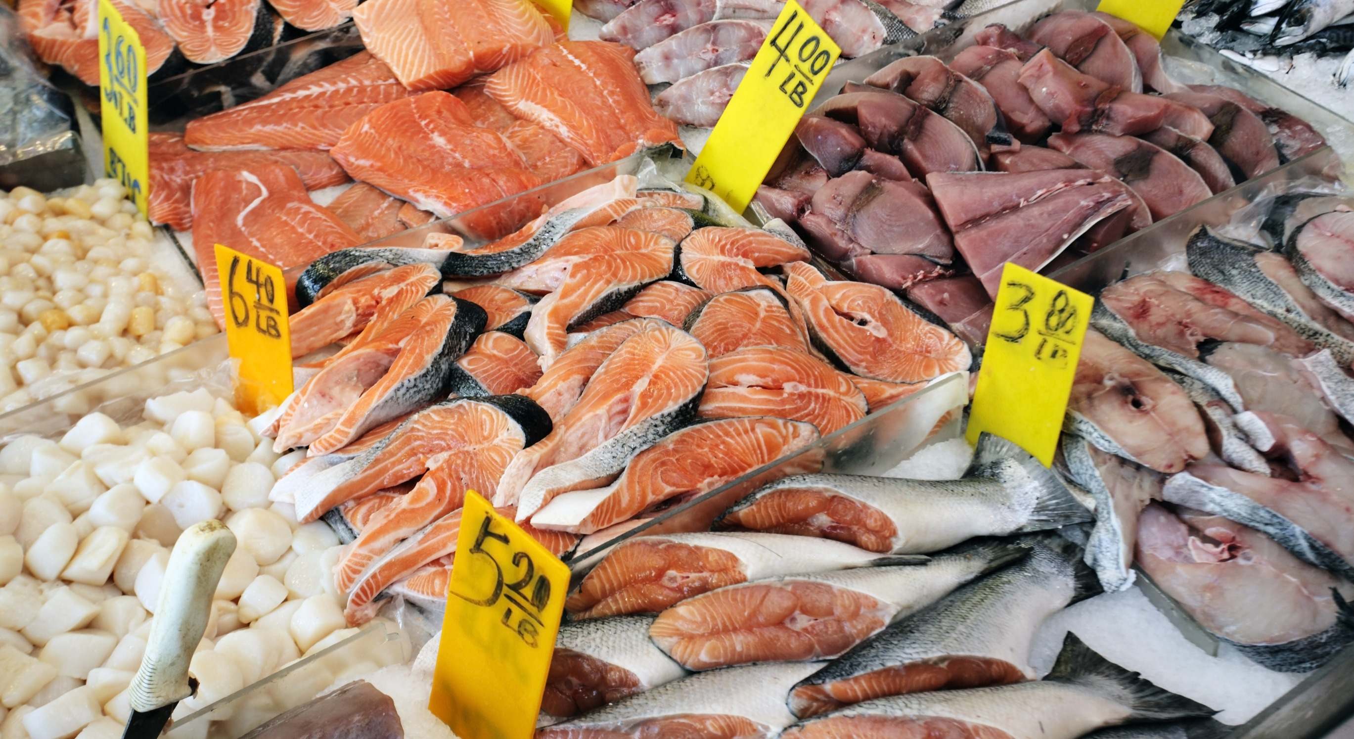Pescado fresco en la pescadería. / Foto: Dreamstime