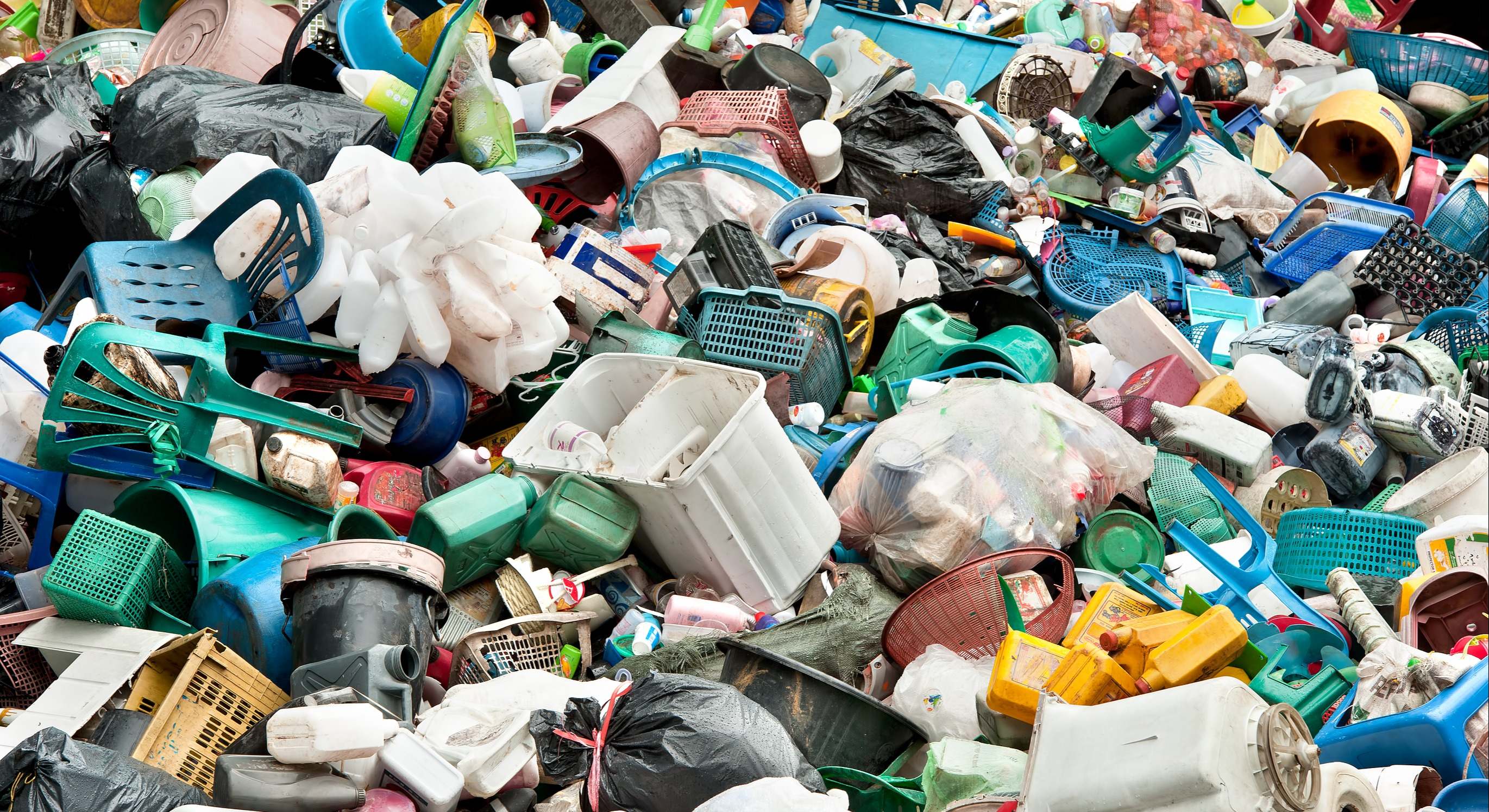 Toneladas de basura se agolpan