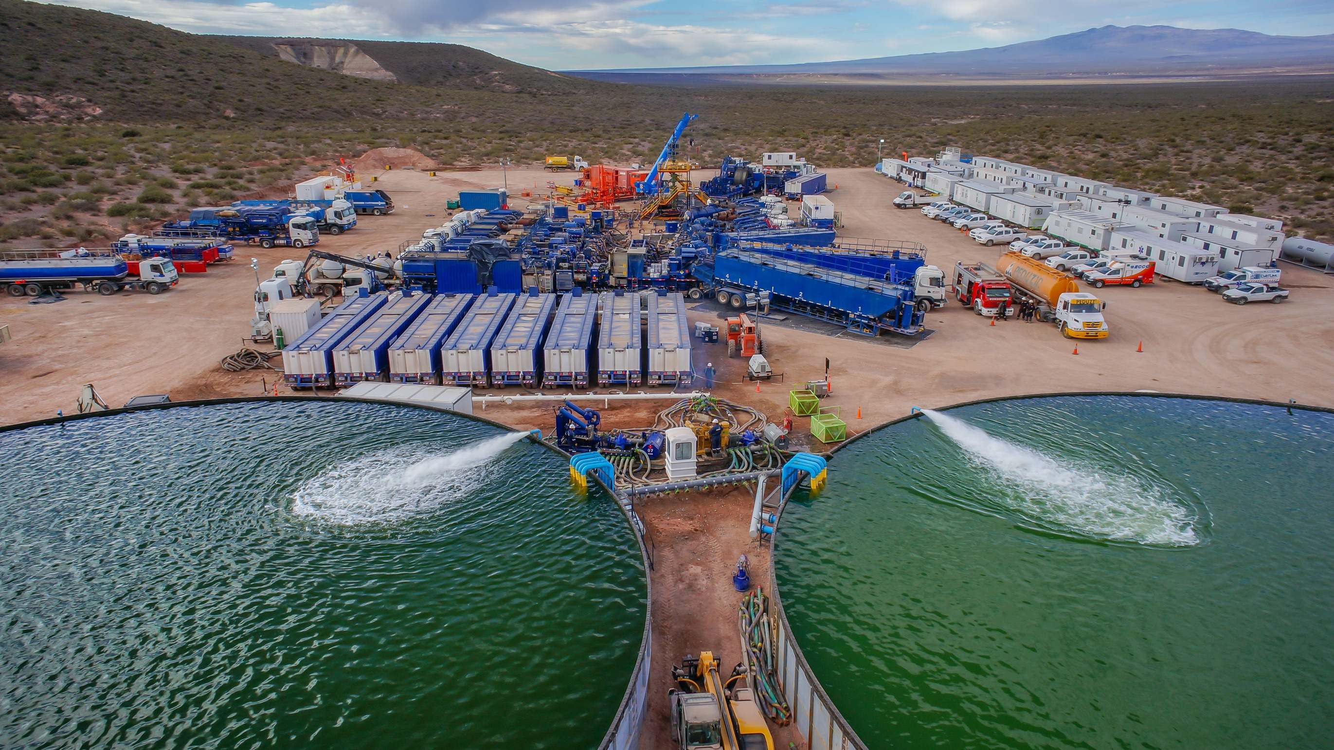 Instalaciones petrolíferas en Vaca Muerta, Argentina