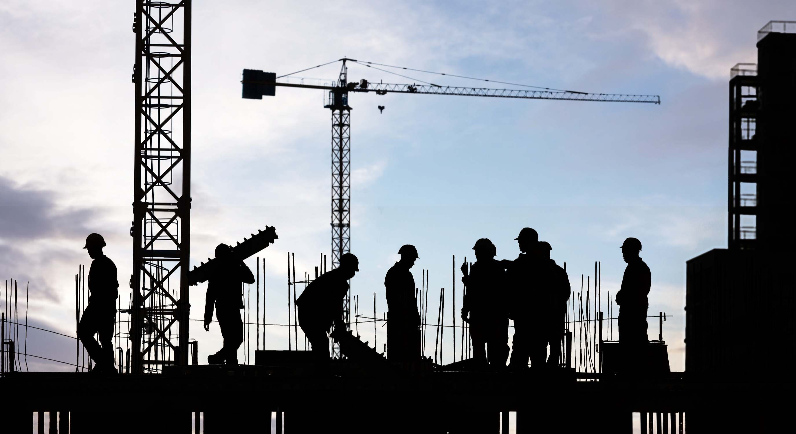 Operarios trabajando en una construcción