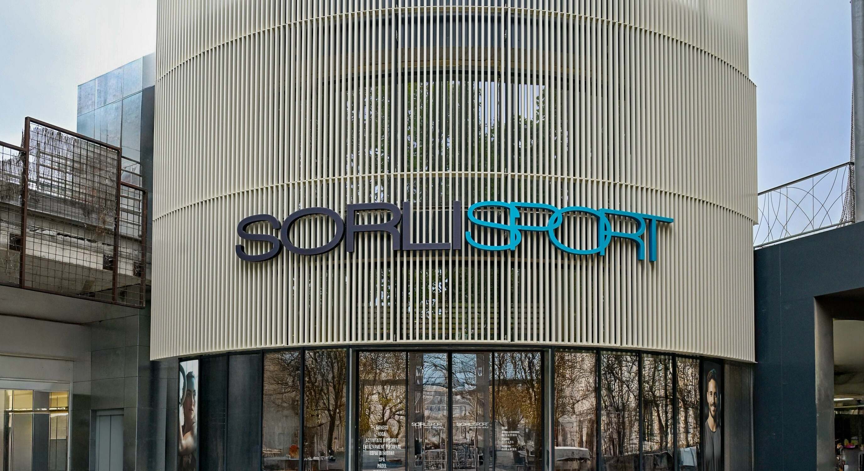 Centro deportivo de Sorli en Barcelona. EE