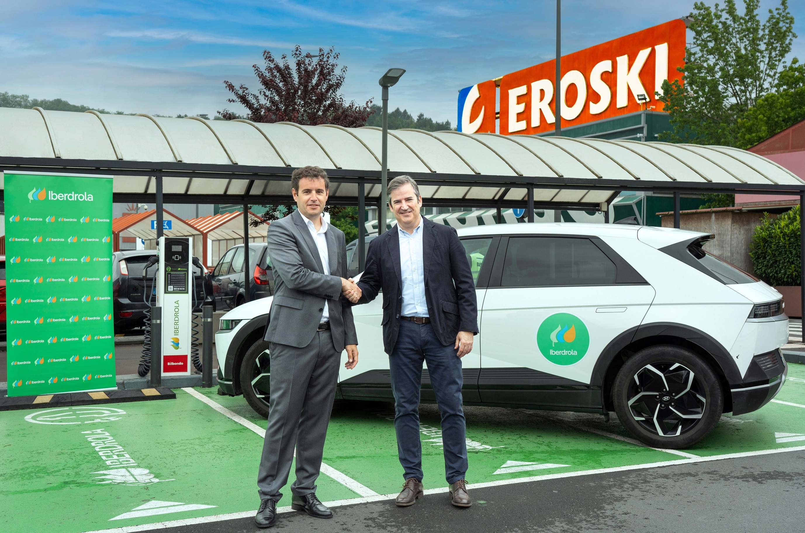 Firma del acuerdo entre Eroski e Iberdrola.