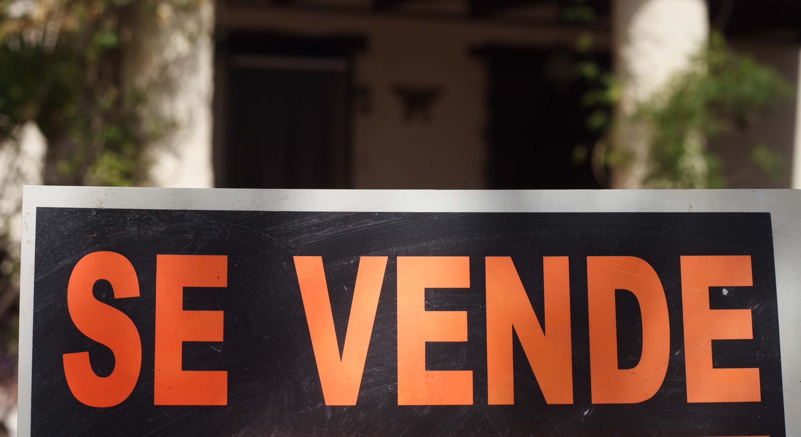 Cartel de piso en venta. Foto: iStock