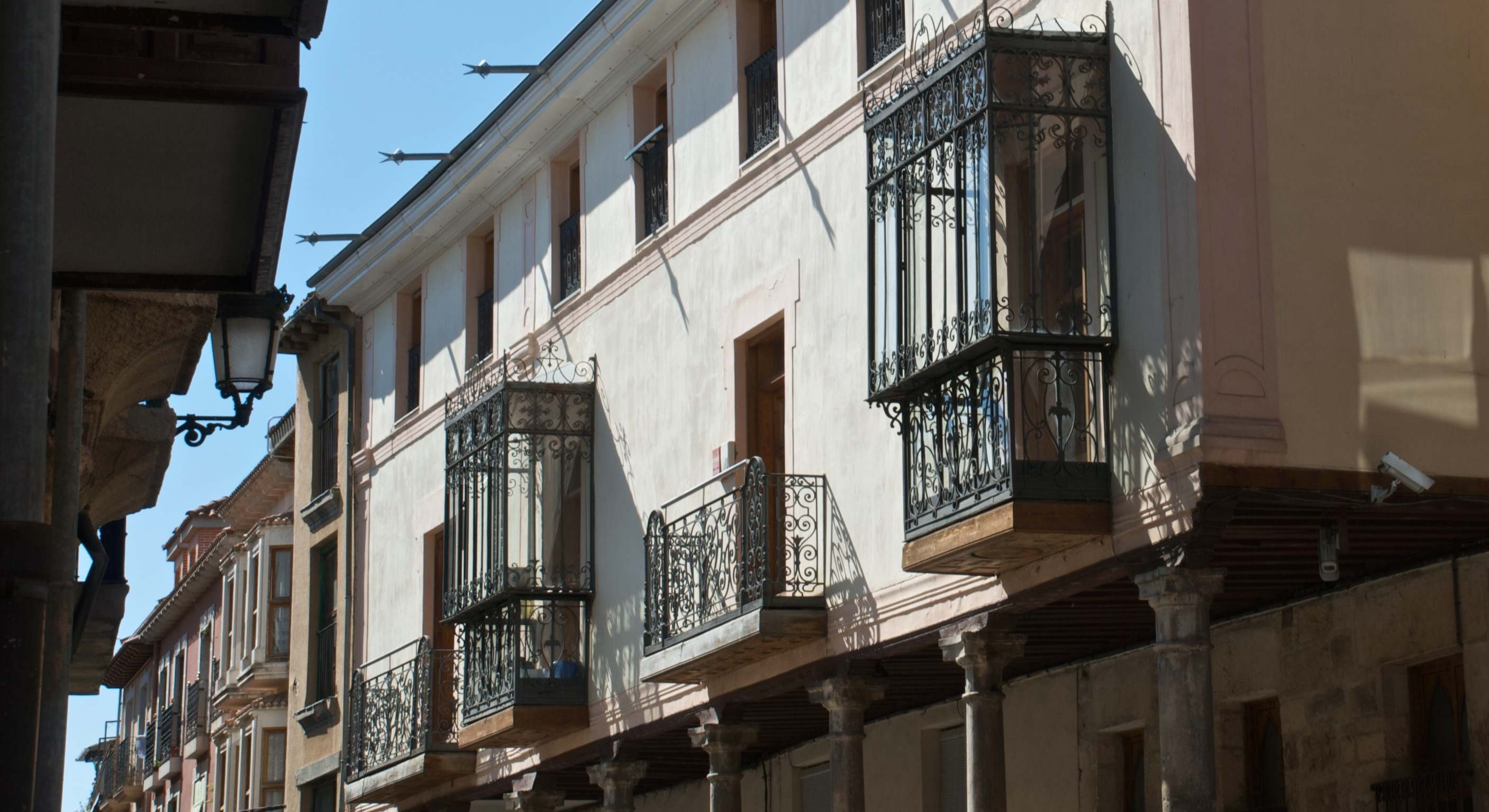 Edificio en una calle de Aranda de Duero