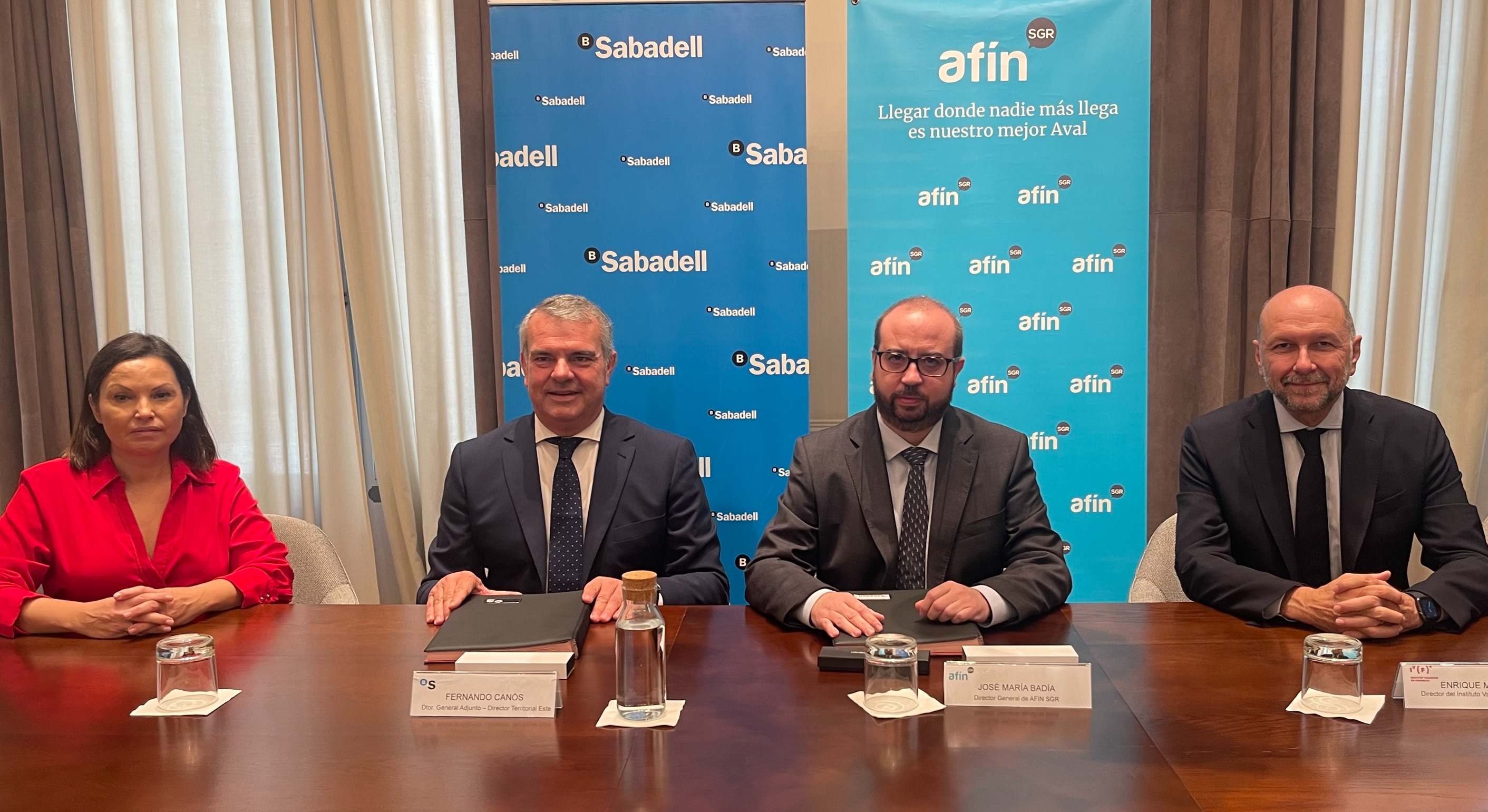 Firma del nuevo acuerdo.