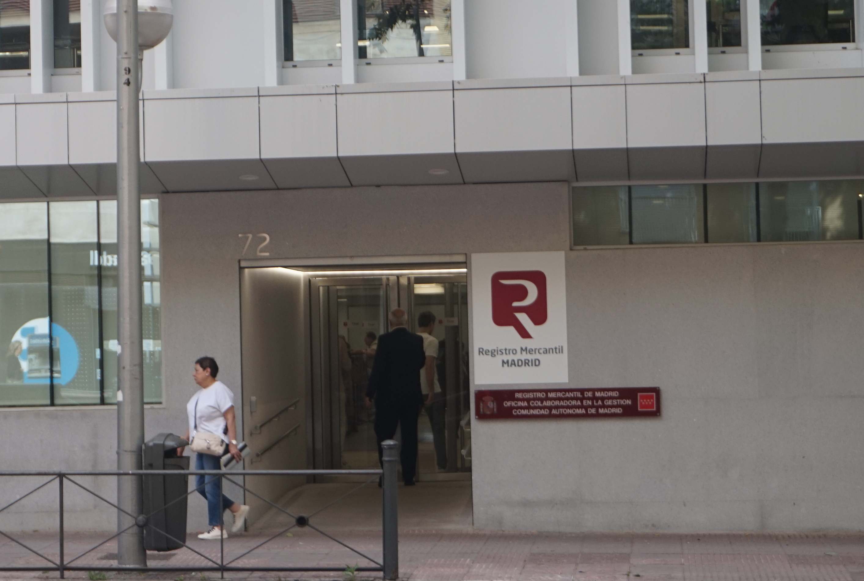 Entrada a la sede del Registro Mercantil de Madrid