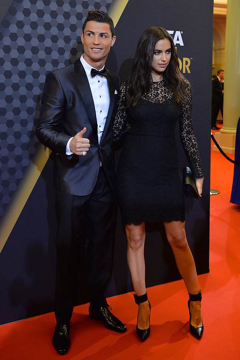 Irina Shayk y Cristiano Ronaldo - 490x