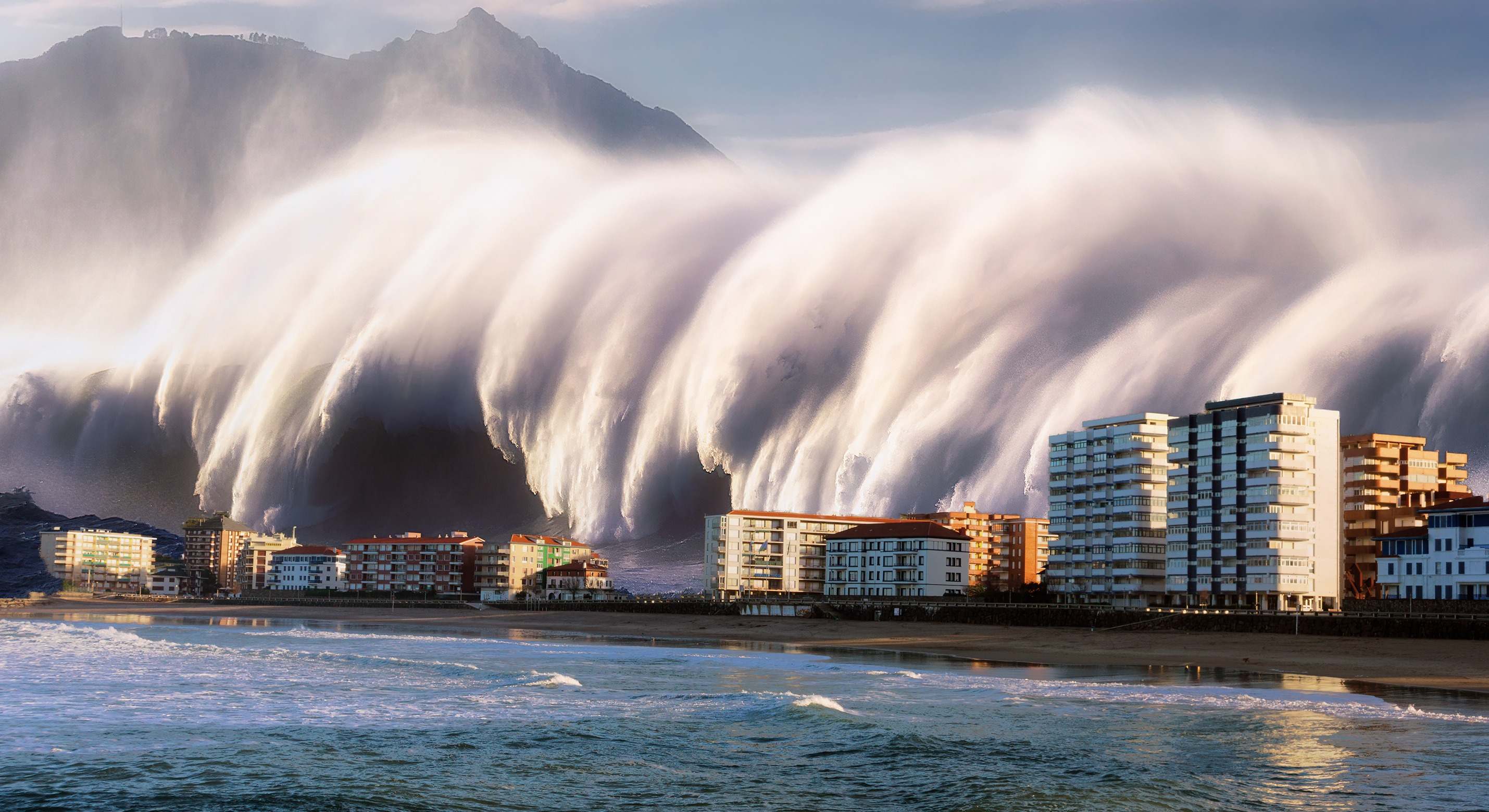 Tsunami estrellándose contra varios edificios de la costa