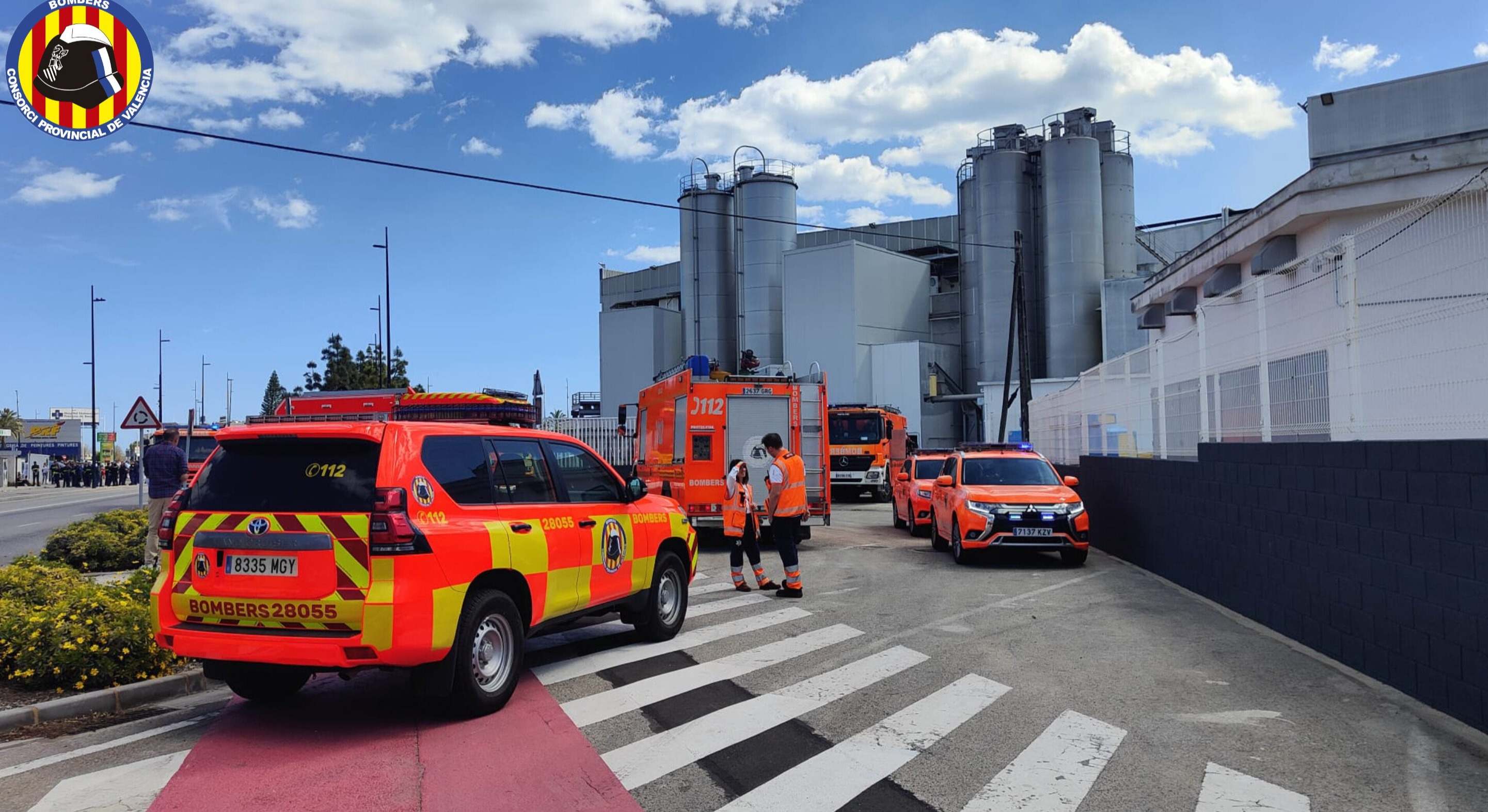 Efectivos de bomberos desplazados a la fábrica de Vicky Foods. Foto: Consorcio Provincial de Bomberos de Valencia