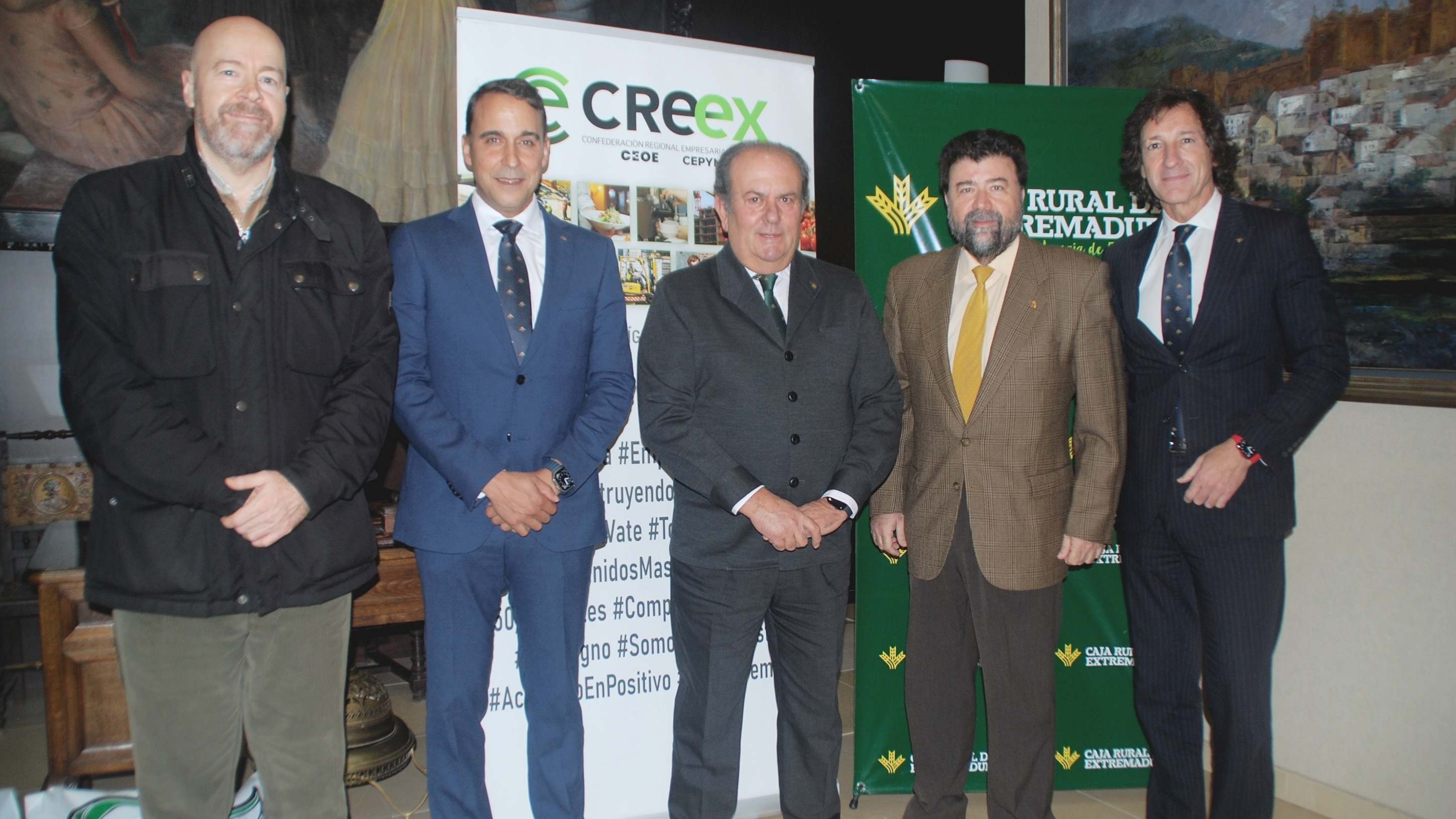 Firma del convenio Caja Rural de Extremadura y la patronal regional