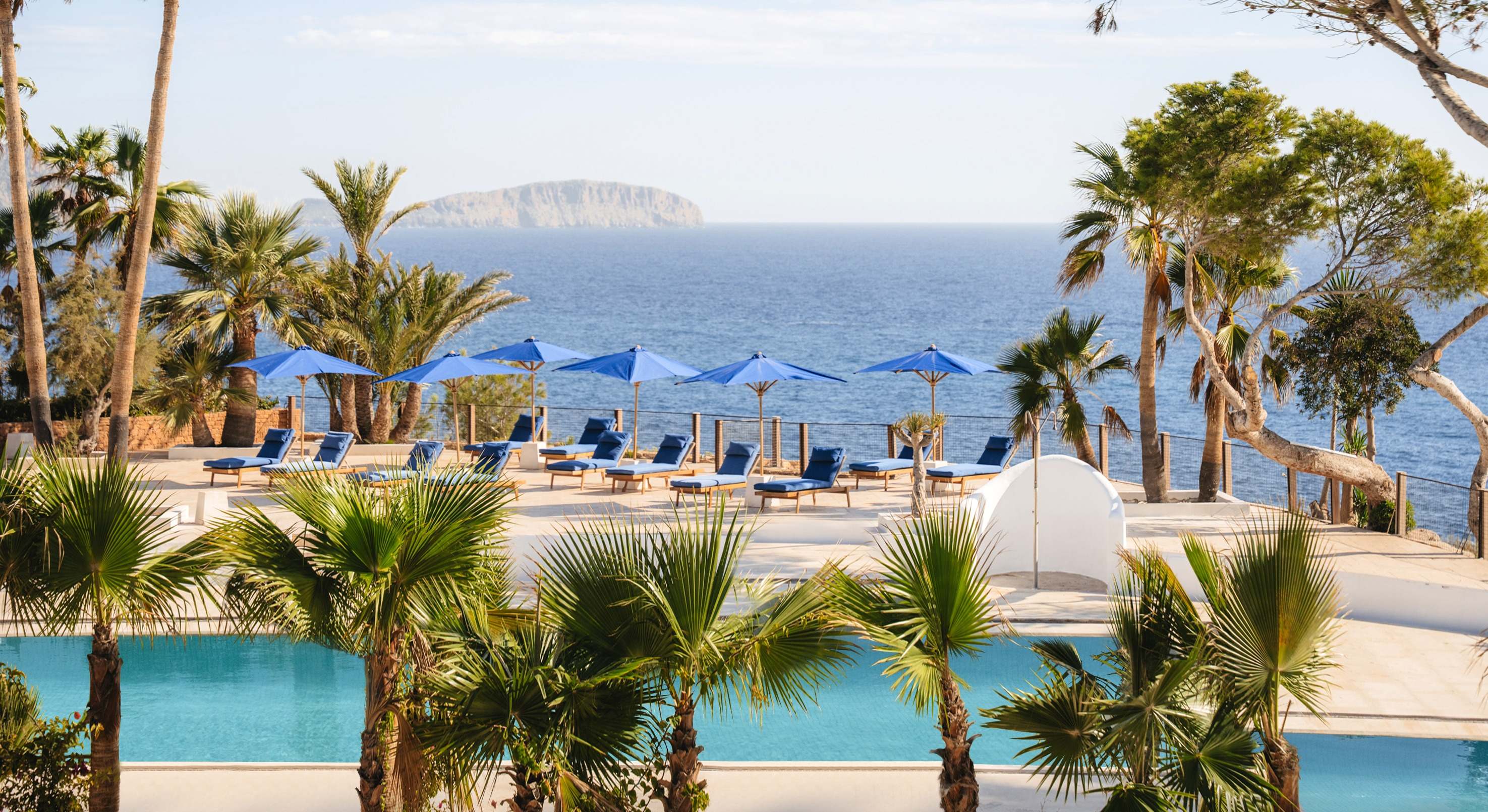 Piscina exterior del hotel
