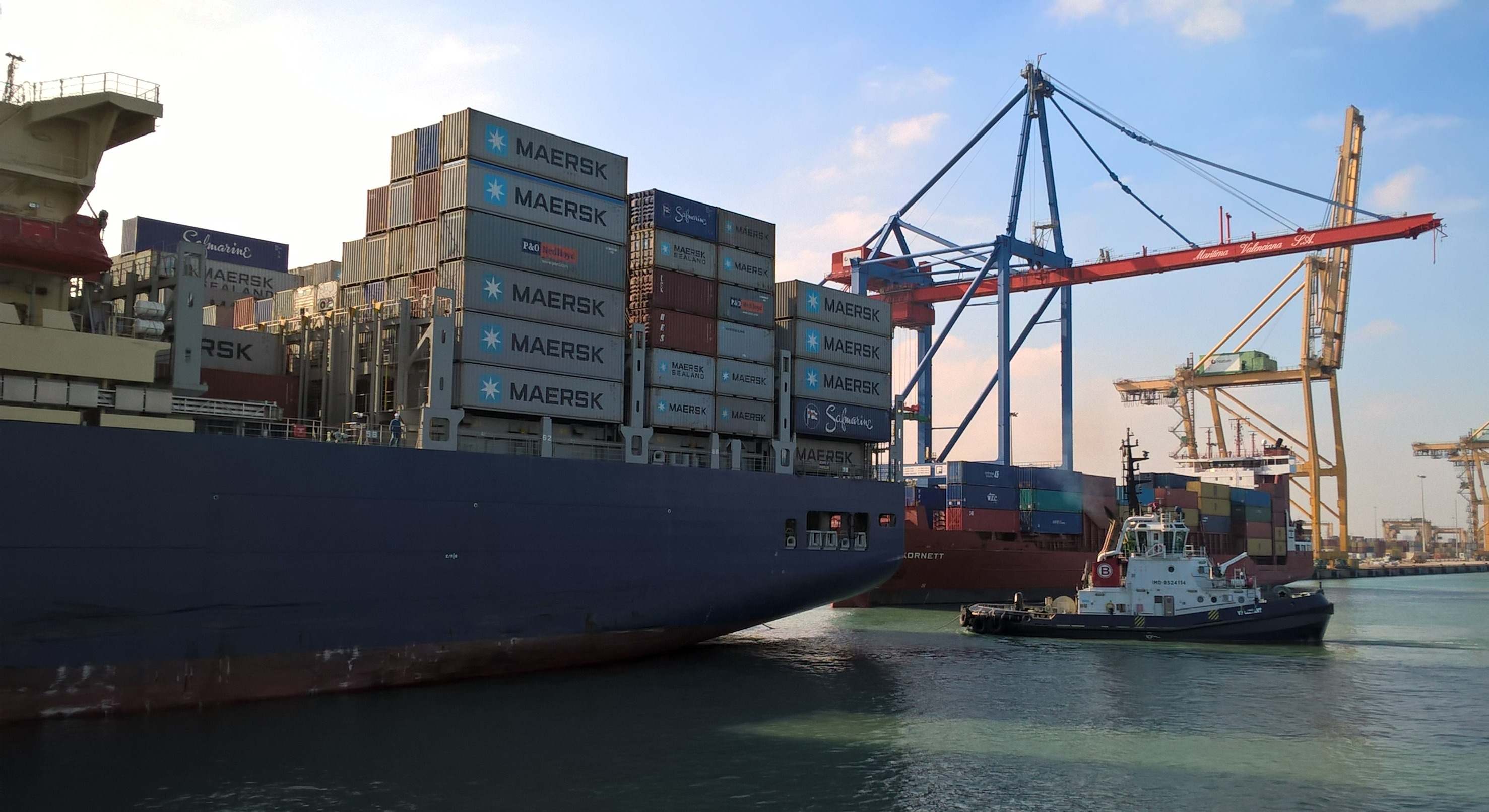 Un barco en el puerto de Valencia.