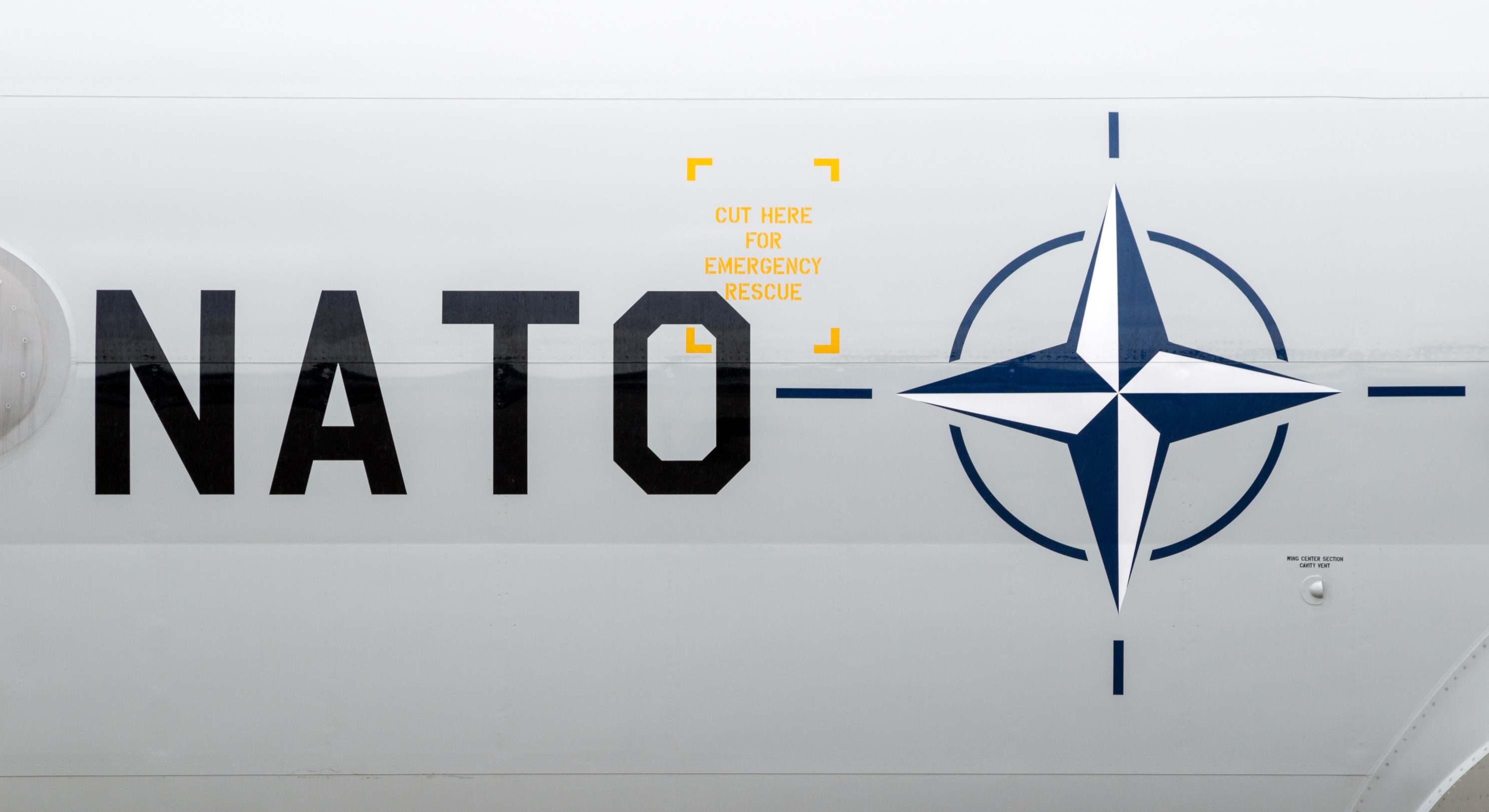 Logo de la OTAN en un avión de la Organización