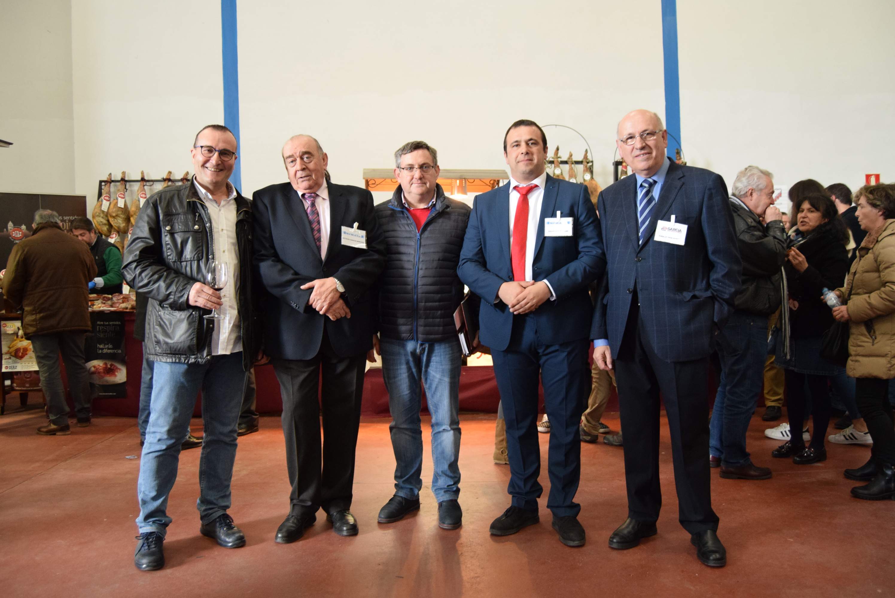 Directivos-de-Refricon-y-Distribuciones-Garcia-con-responsables-de-El-Olivar-de-Santa-Teresa.JPG