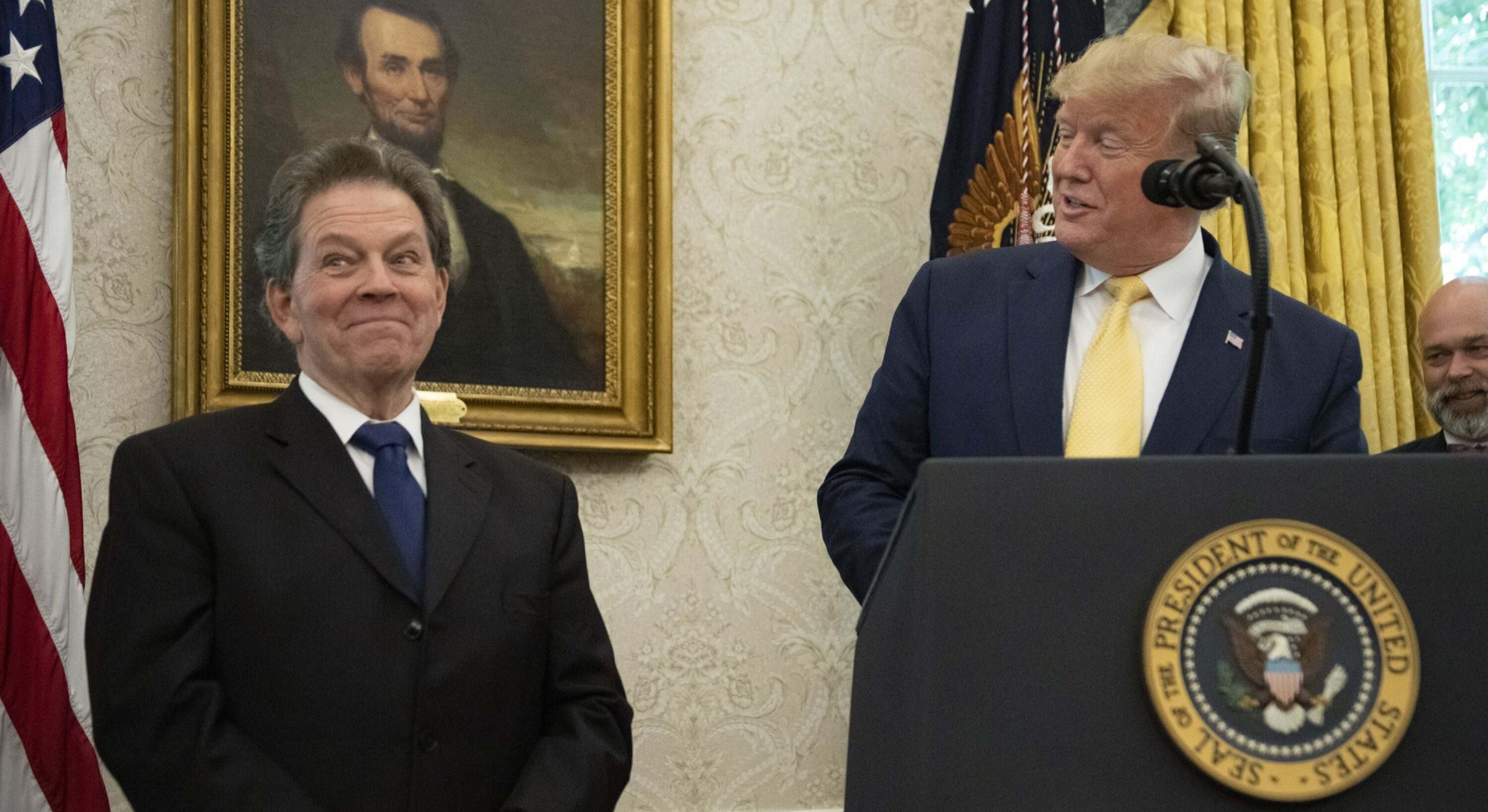 Arthur Laffer y Donald Trump, en la Casa Blanca en 2019.
