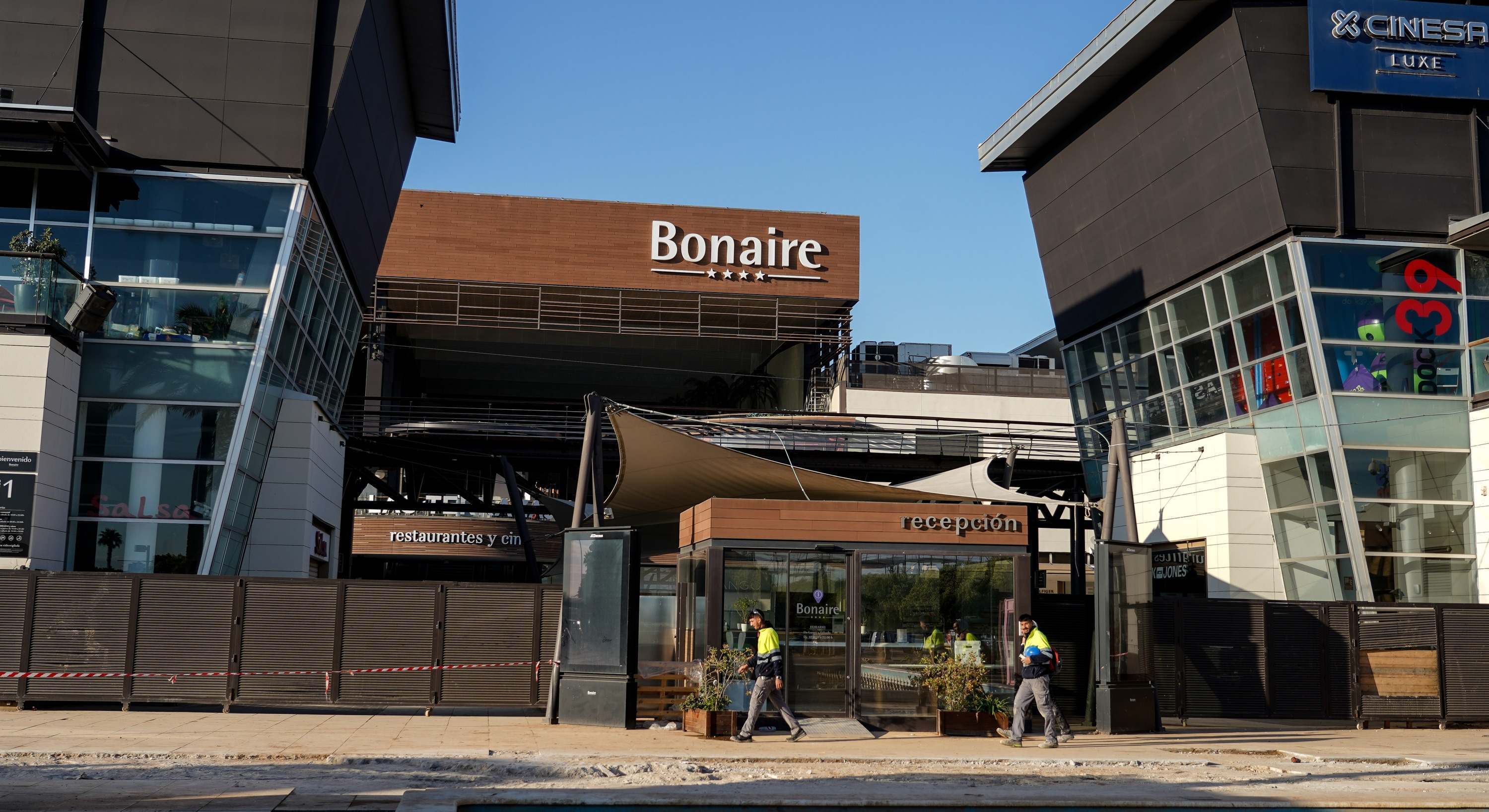 Imagen del exterior del Centro Comercial Bonaire.