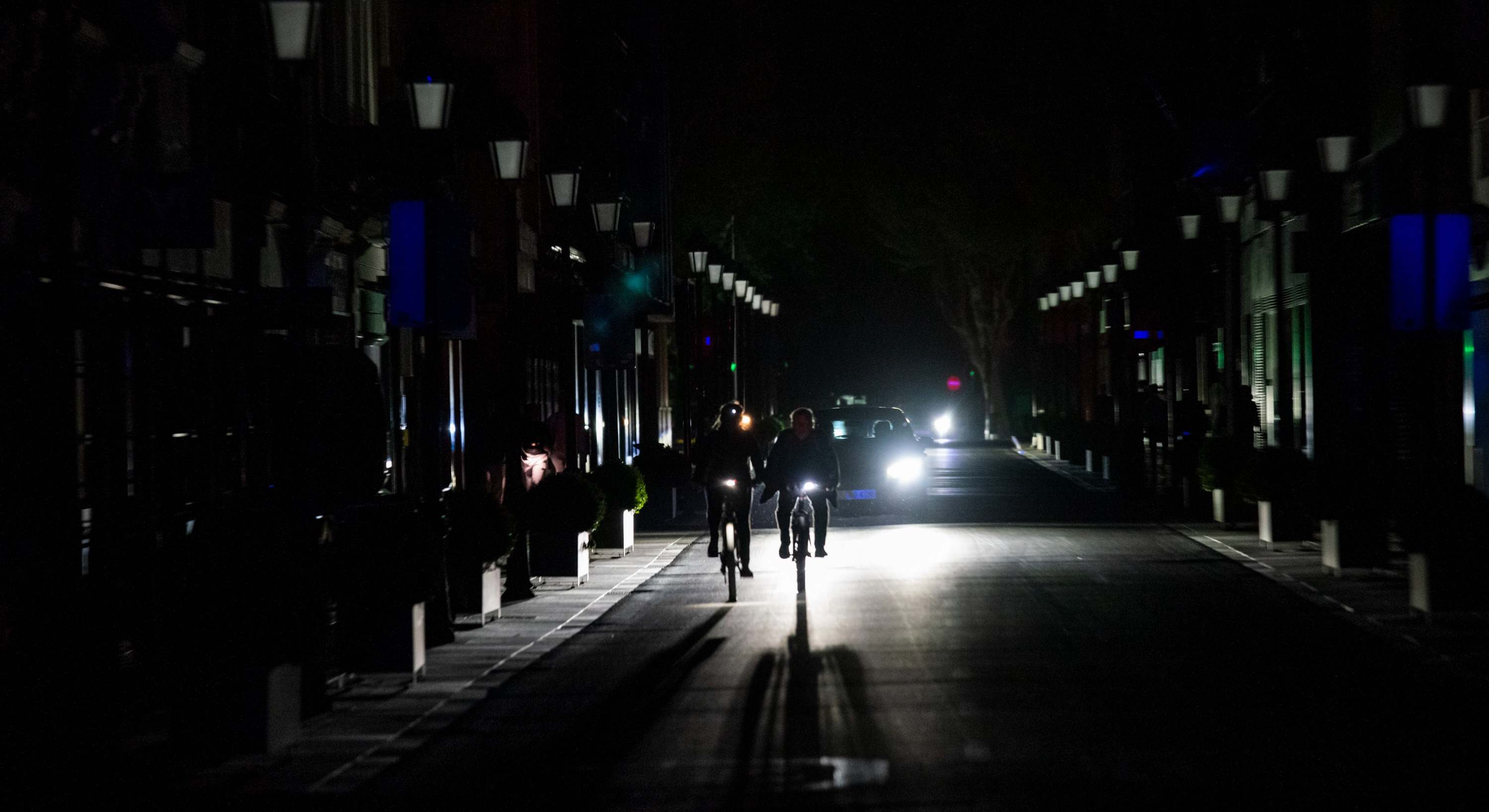 Calles apagadas por los cortes de luz