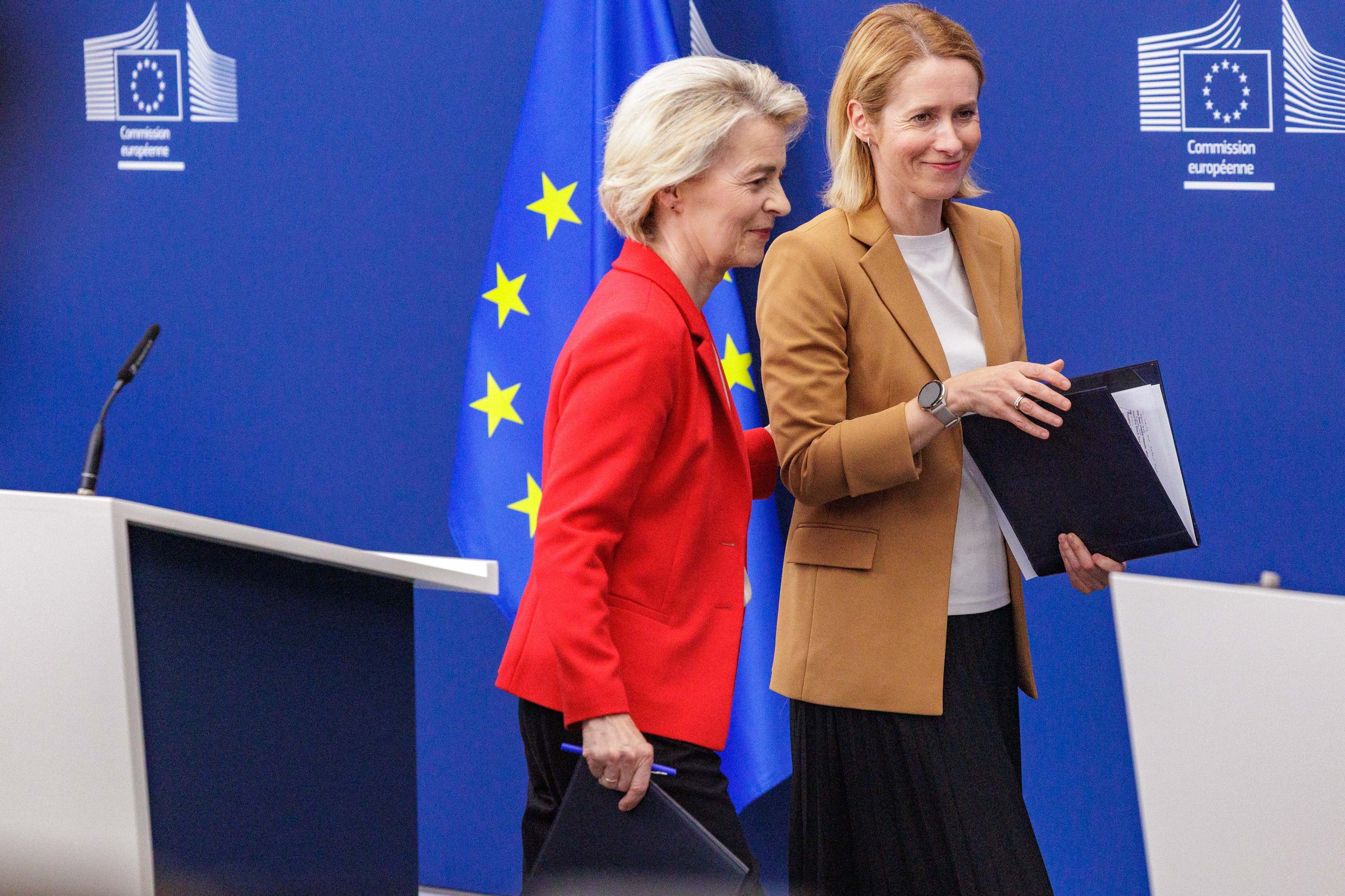 La presidenta de la Comisión Europea, Ursula von der Leyen, y la Alta Representante de la UE, Kaja Kallas.