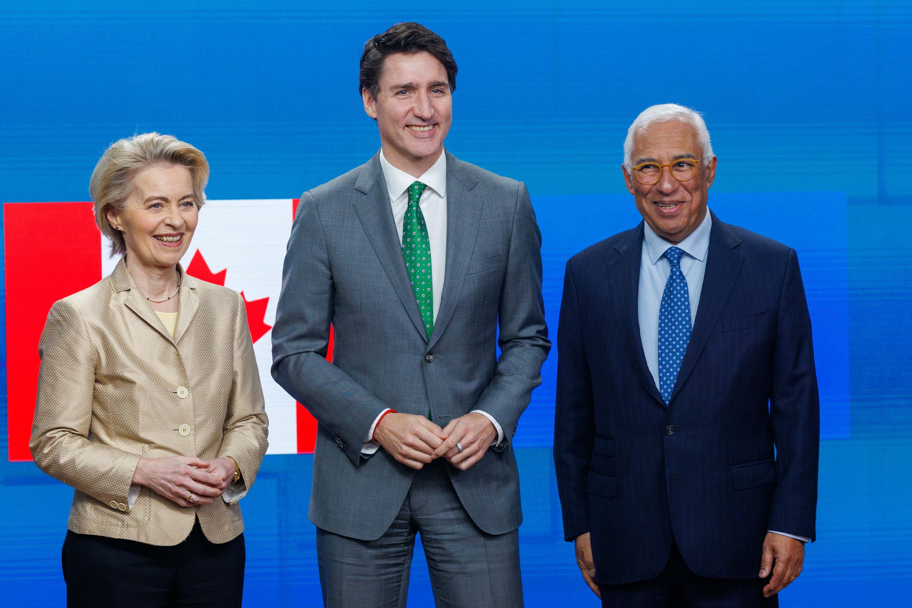 La presidenta de la Comisión Europea, Ursula von der Leyen, el primer ministro canadiense, Justin Trudeau, y el presidente del Consejo de la UE, Antonio Costa.