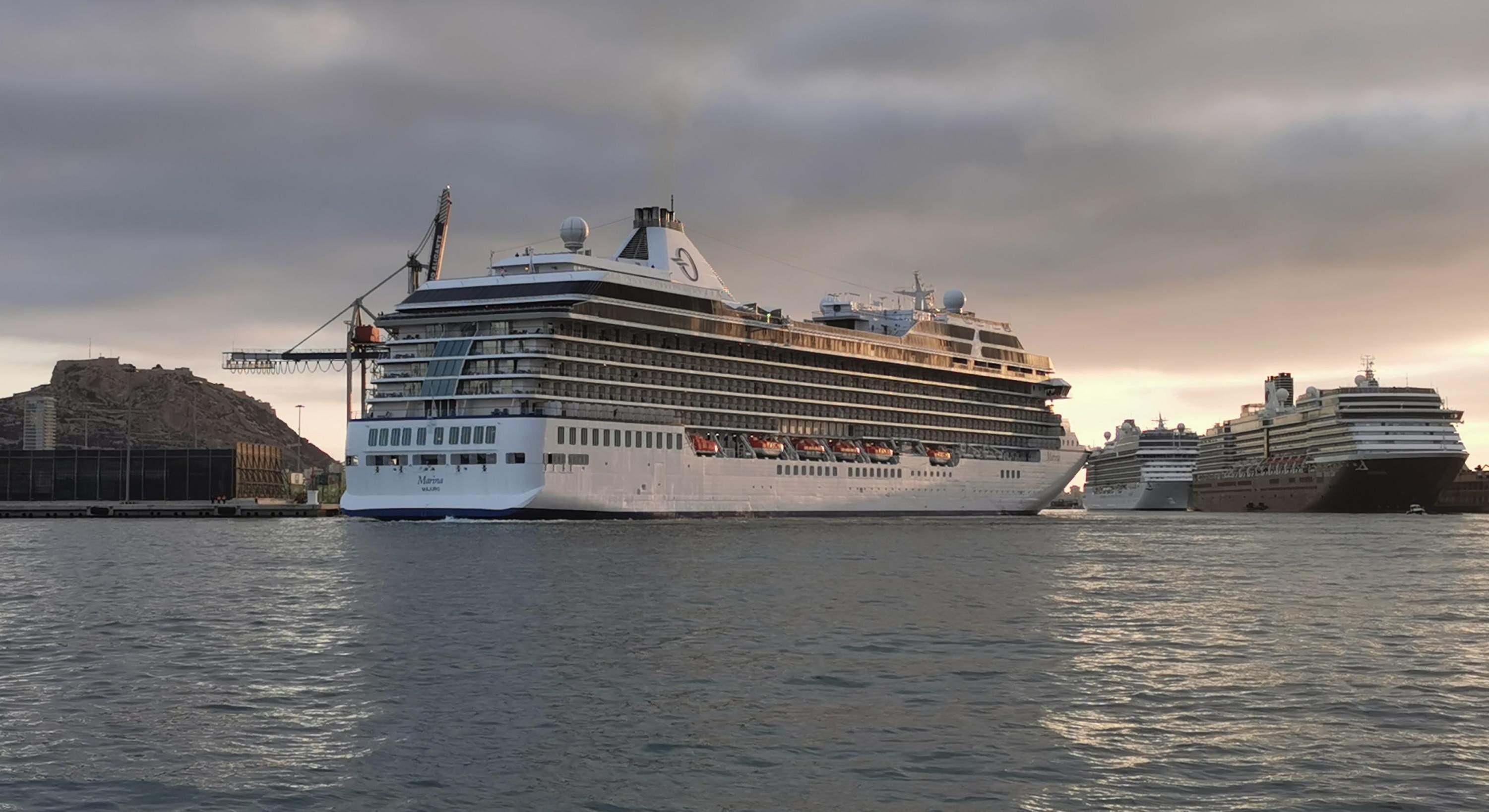 Cruceros en el puerto de Alicante.