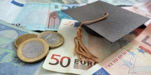 licenciado-universidad-dinero-euros-300-dreamstime.jpg