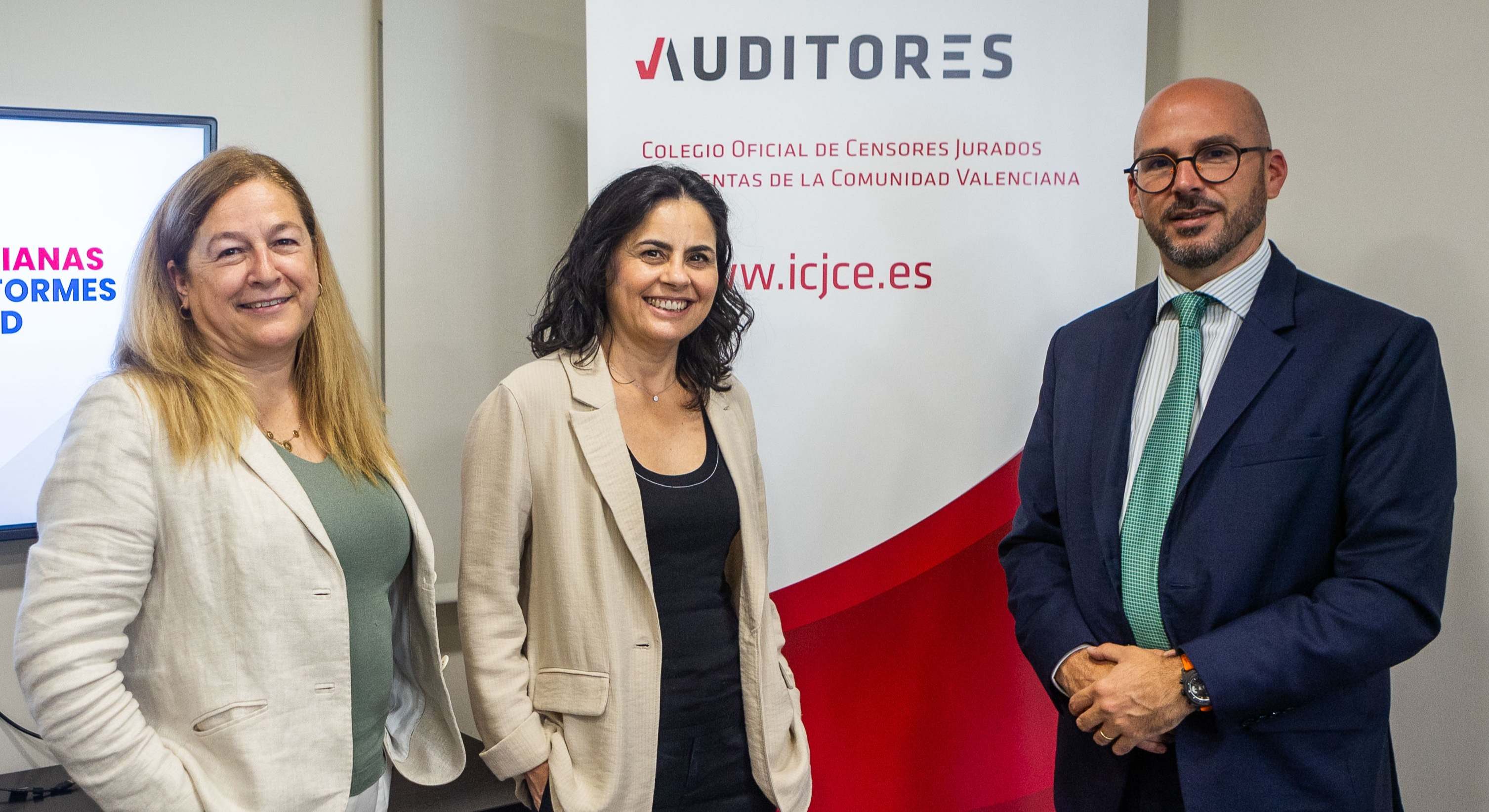 Amparo Ruiz, Lolar Mor y Pablo Company.