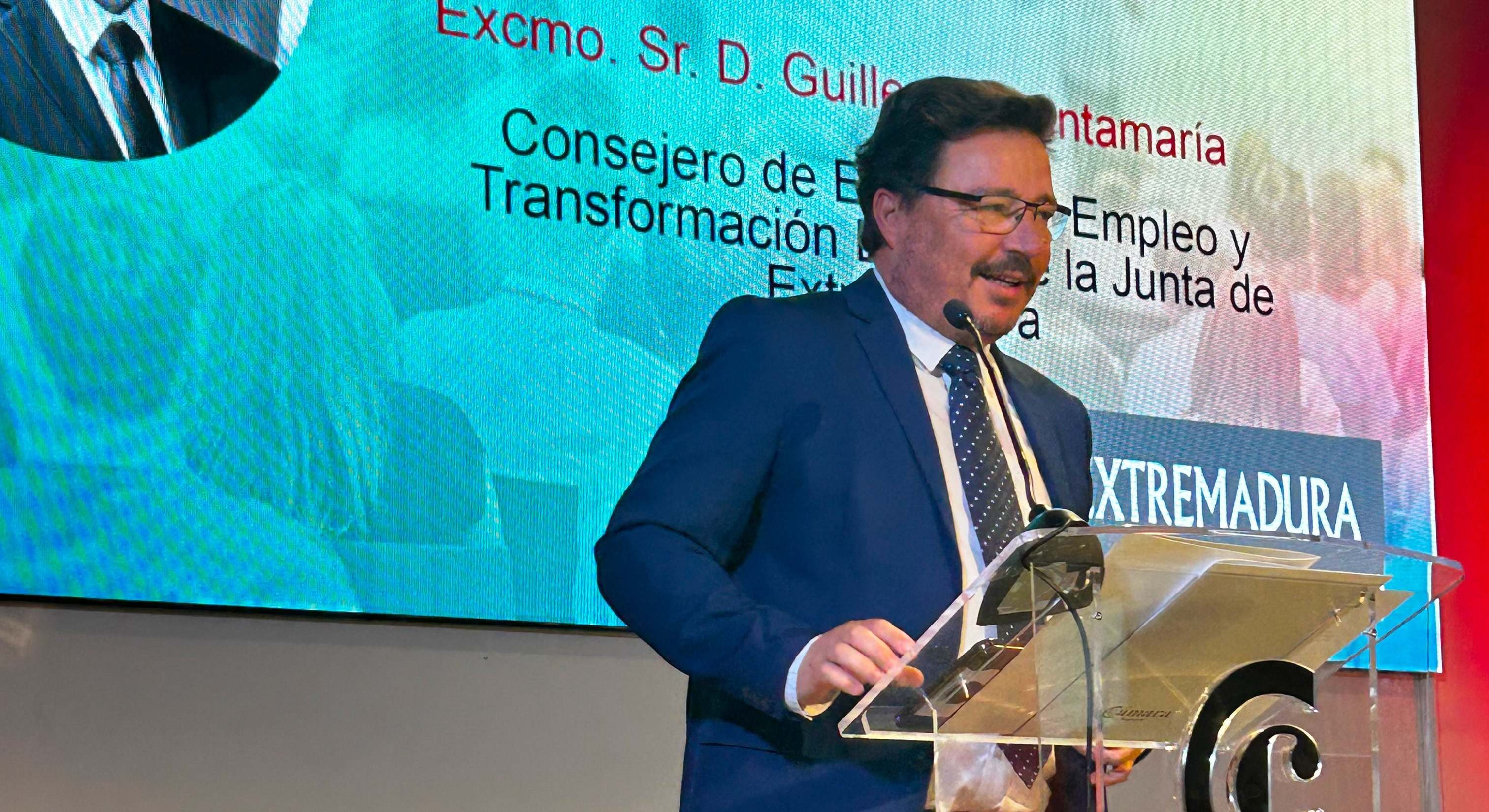 El consejero de Economía, Guillermo Santamaría
