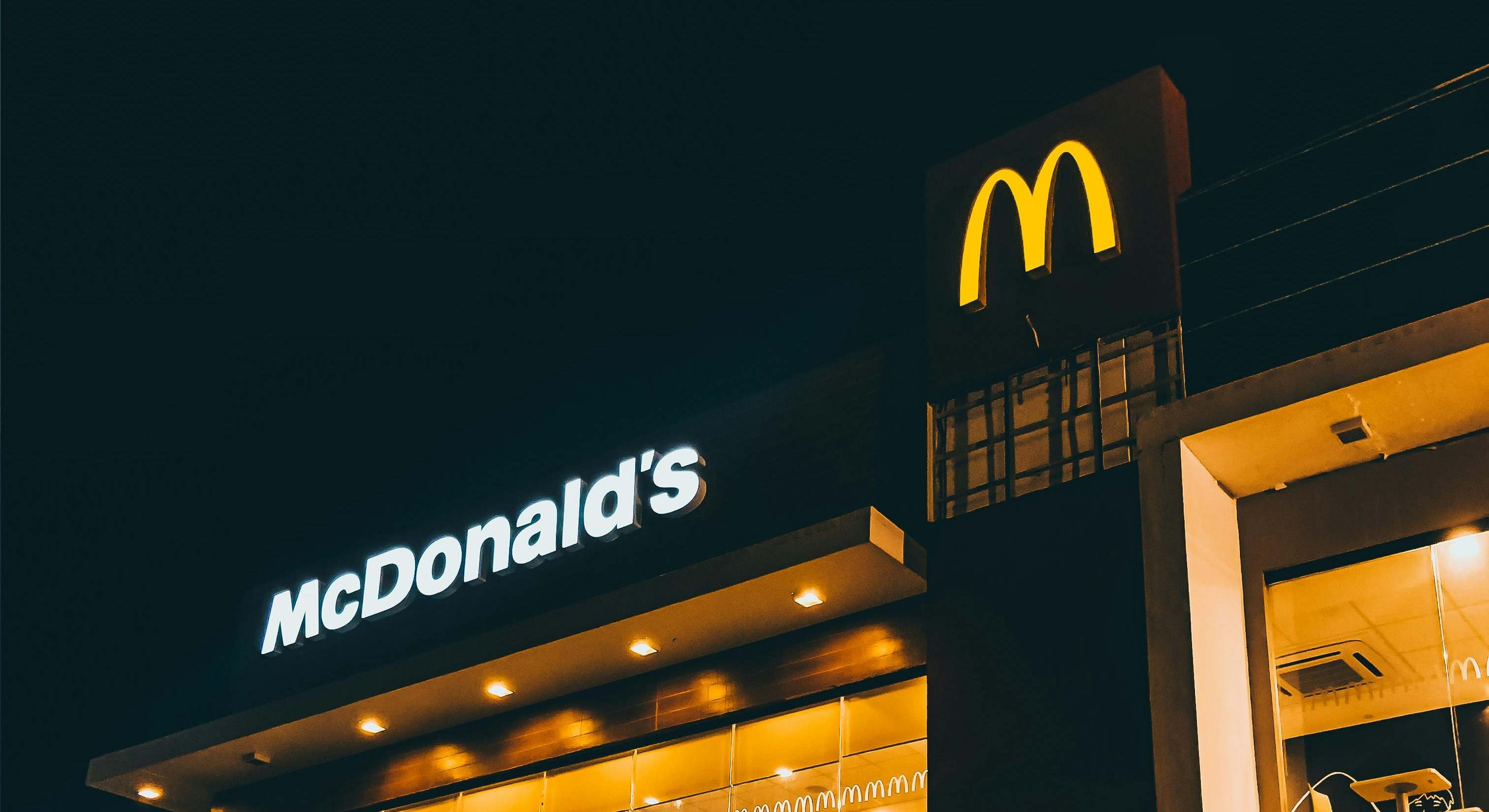 Imagen de archivo del logo de McDonald's en un establecimiento en Estados Unidos