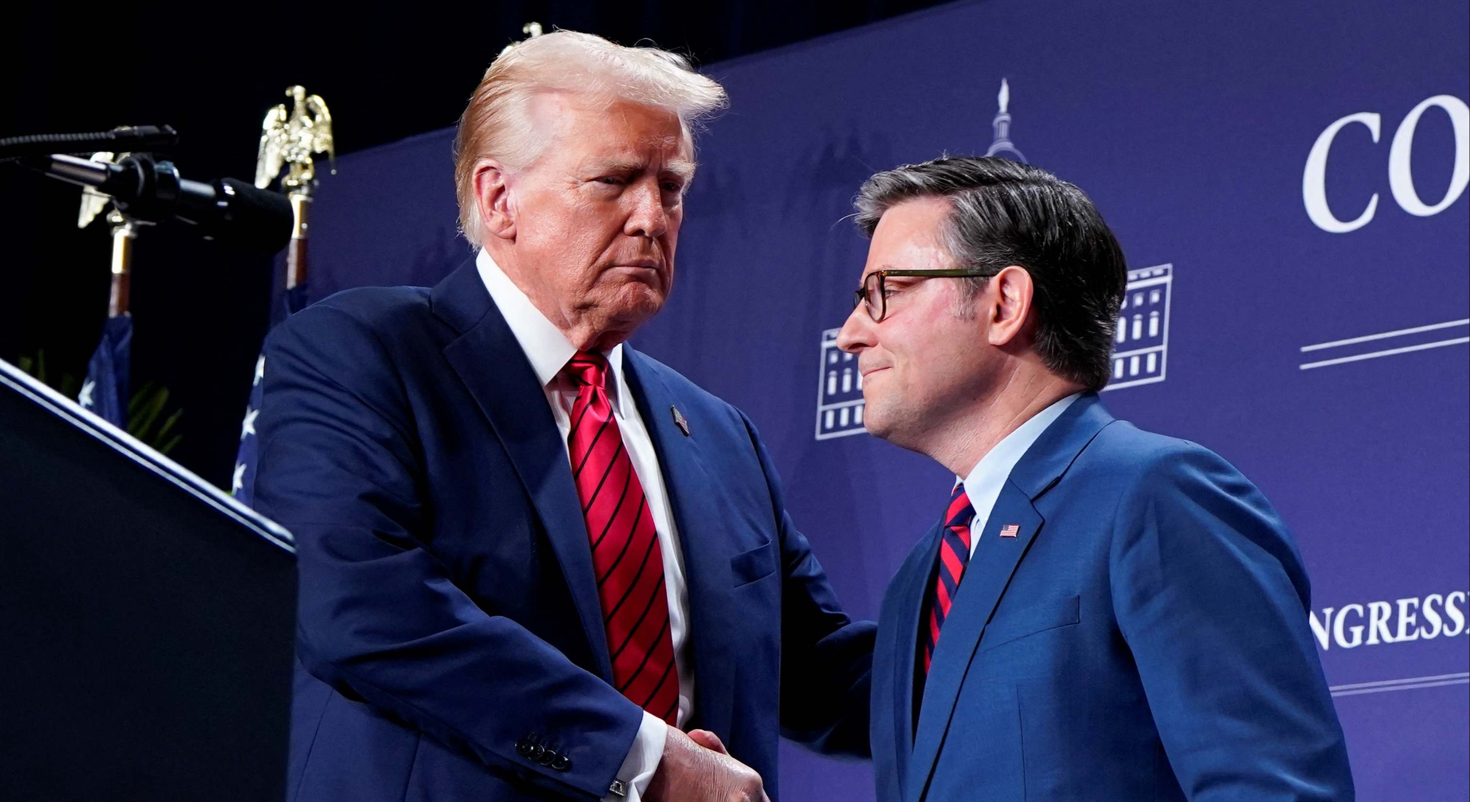 Donald Trump y el presidente de la Cámara de Representantes, Mike Johnson. Foto: Reuters
