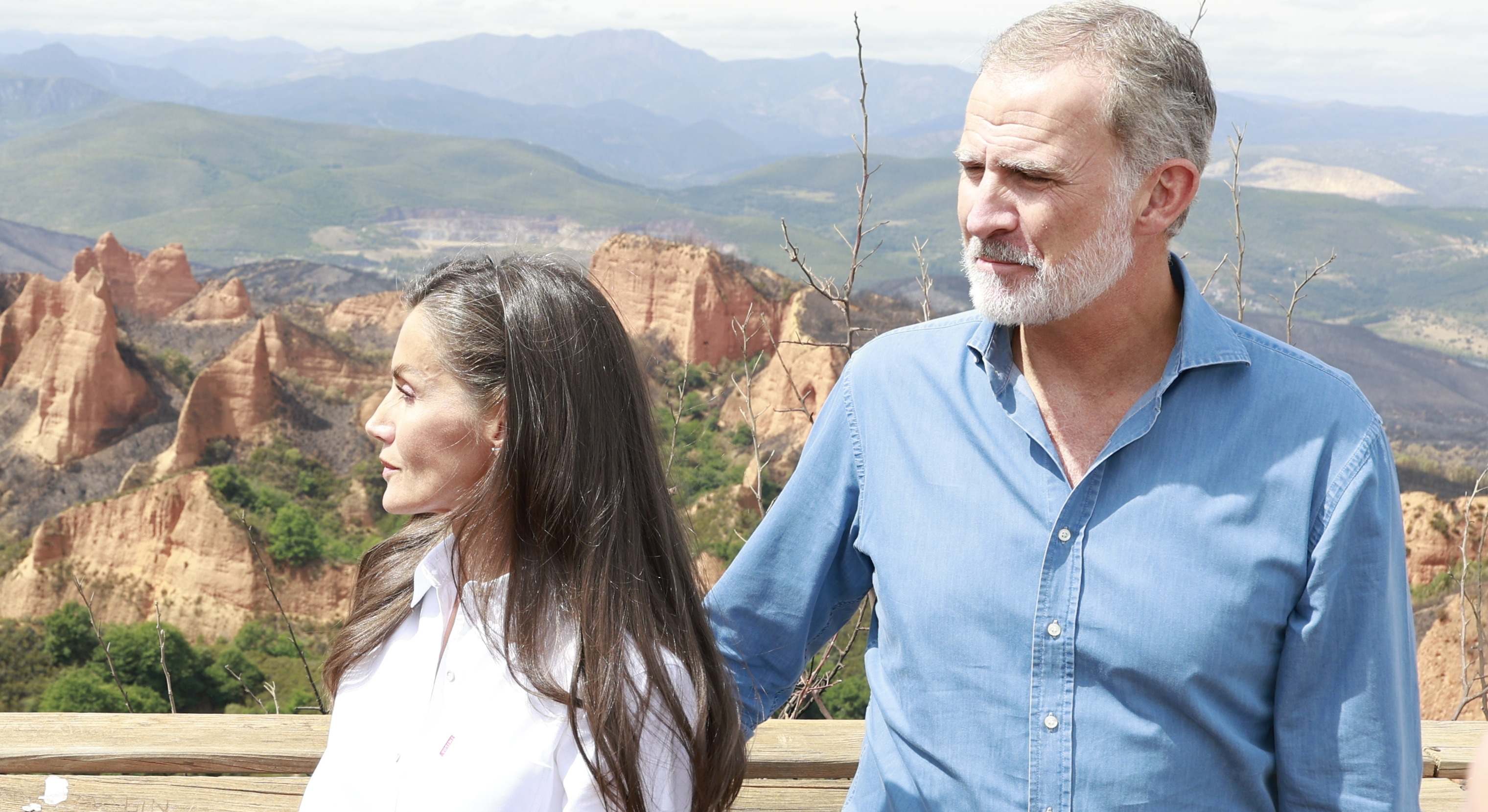 Los Reyes, ante el paisaje de Las Médulas (León) el 27 de agosto. Foto: Casa del Rey