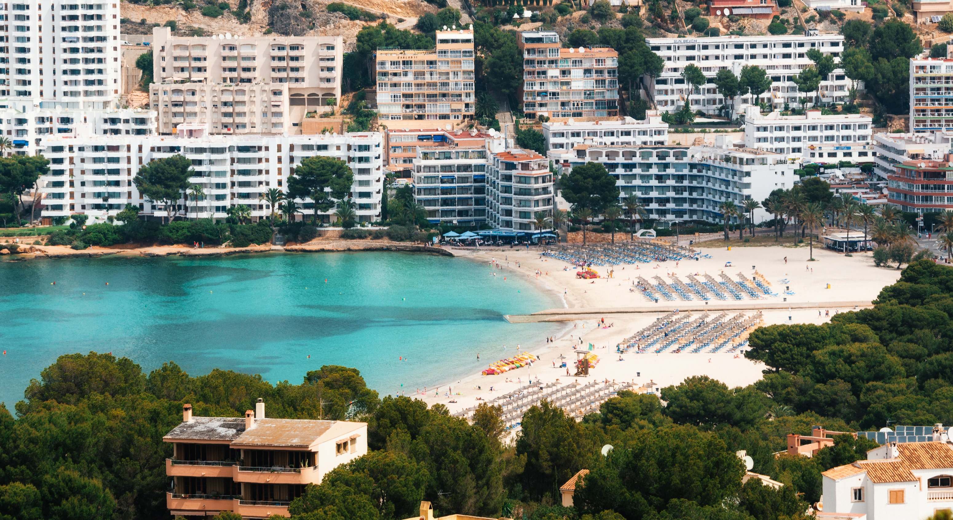 Vista aérea de Santa Ponsa y la playa, Mallorca