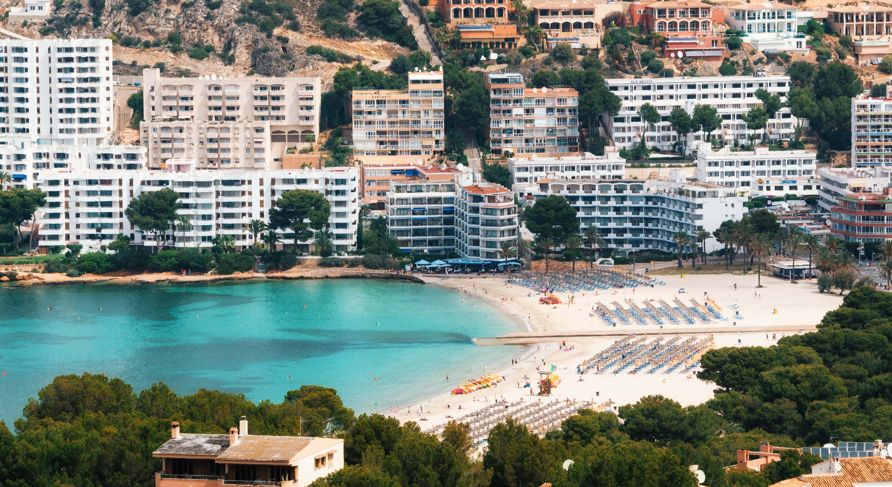 Vista aérea de Santa Ponsa y la playa, Mallorca
