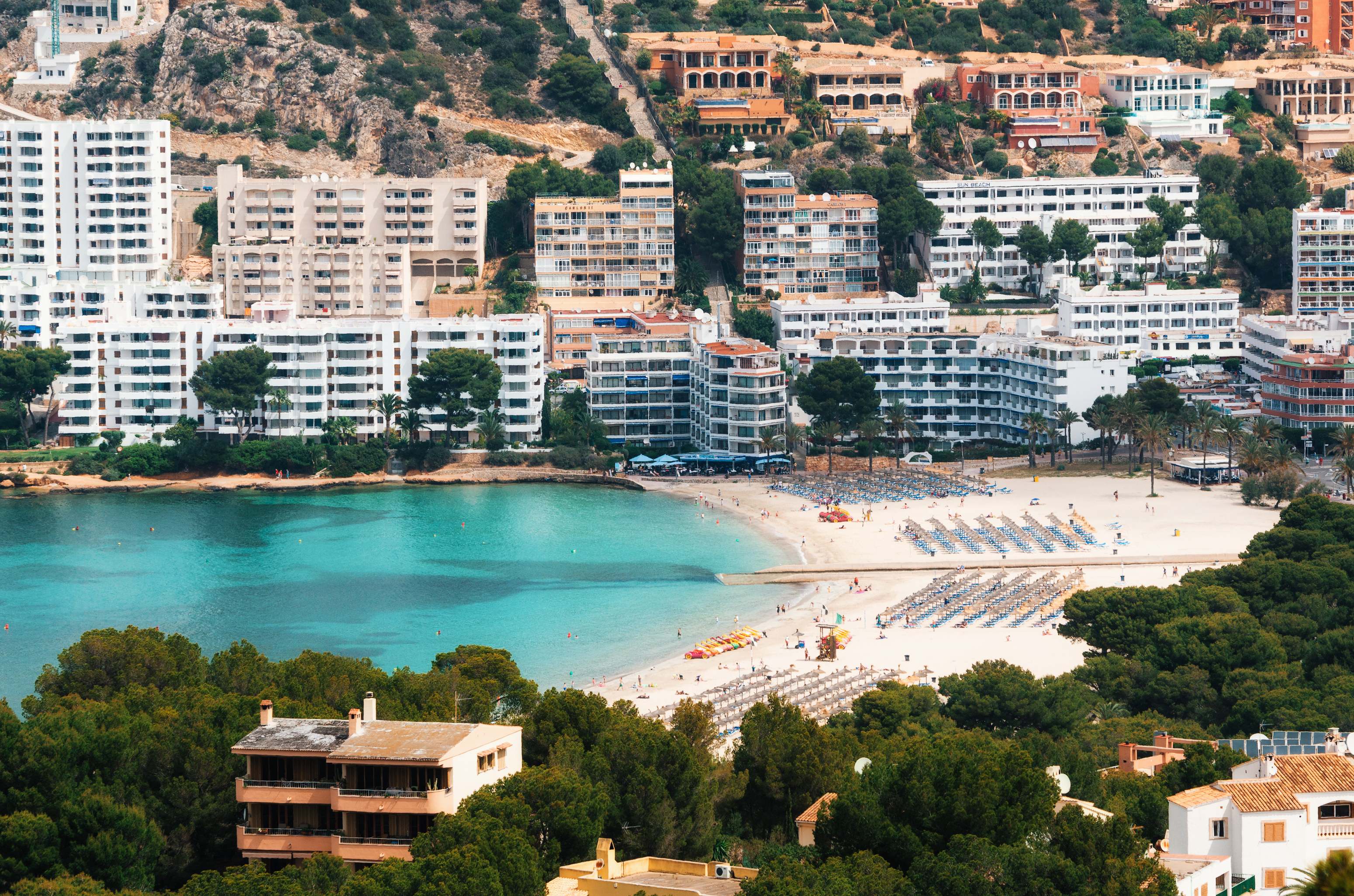 Vista aérea de Santa Ponsa y la playa, Mallorca