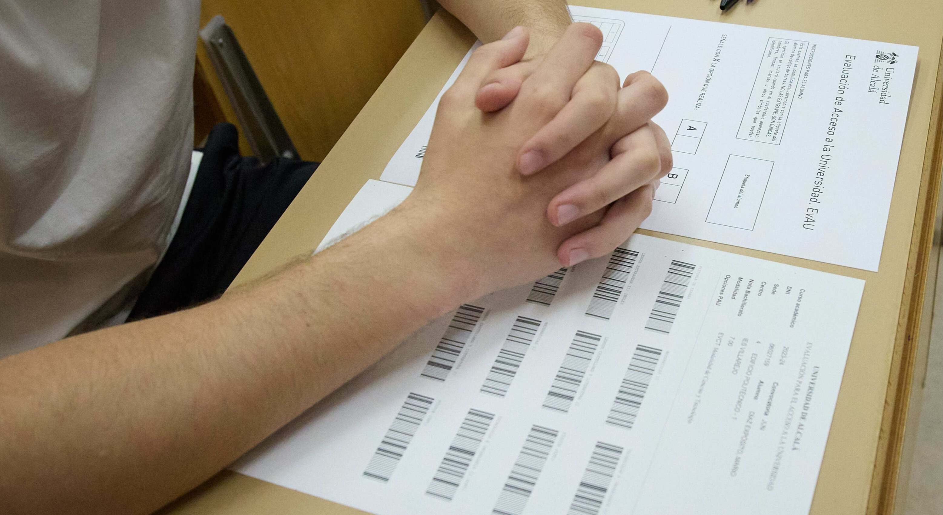 Estudiante antes de realizar un examen de Selectividad 2024. / Foto: EP