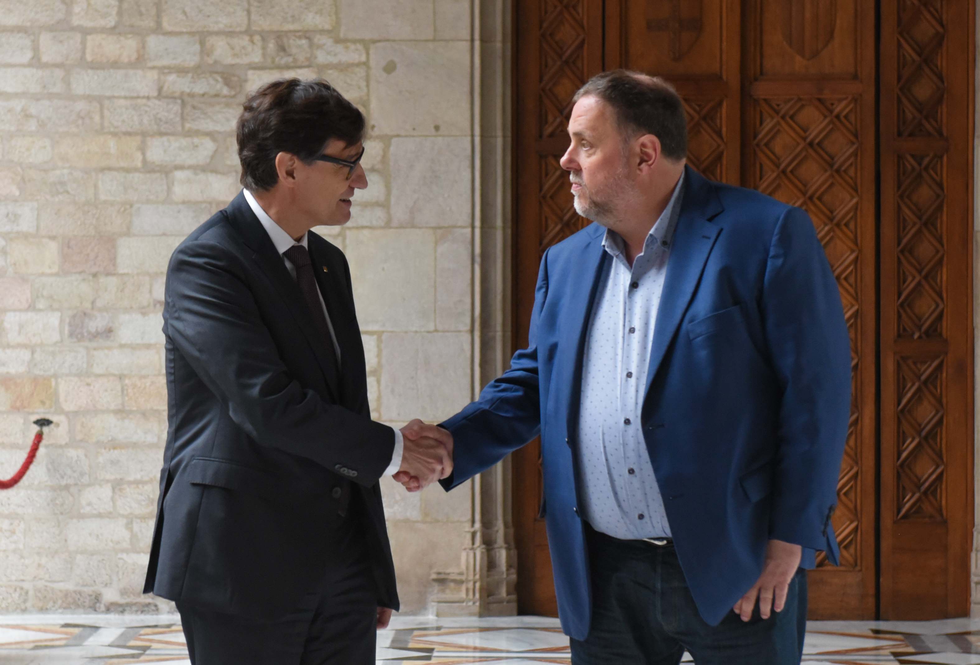 El presidente de la Generalitat de Cataluña, Salvador Illa, y el presidente de ERC, Oriol Junqueras. EP