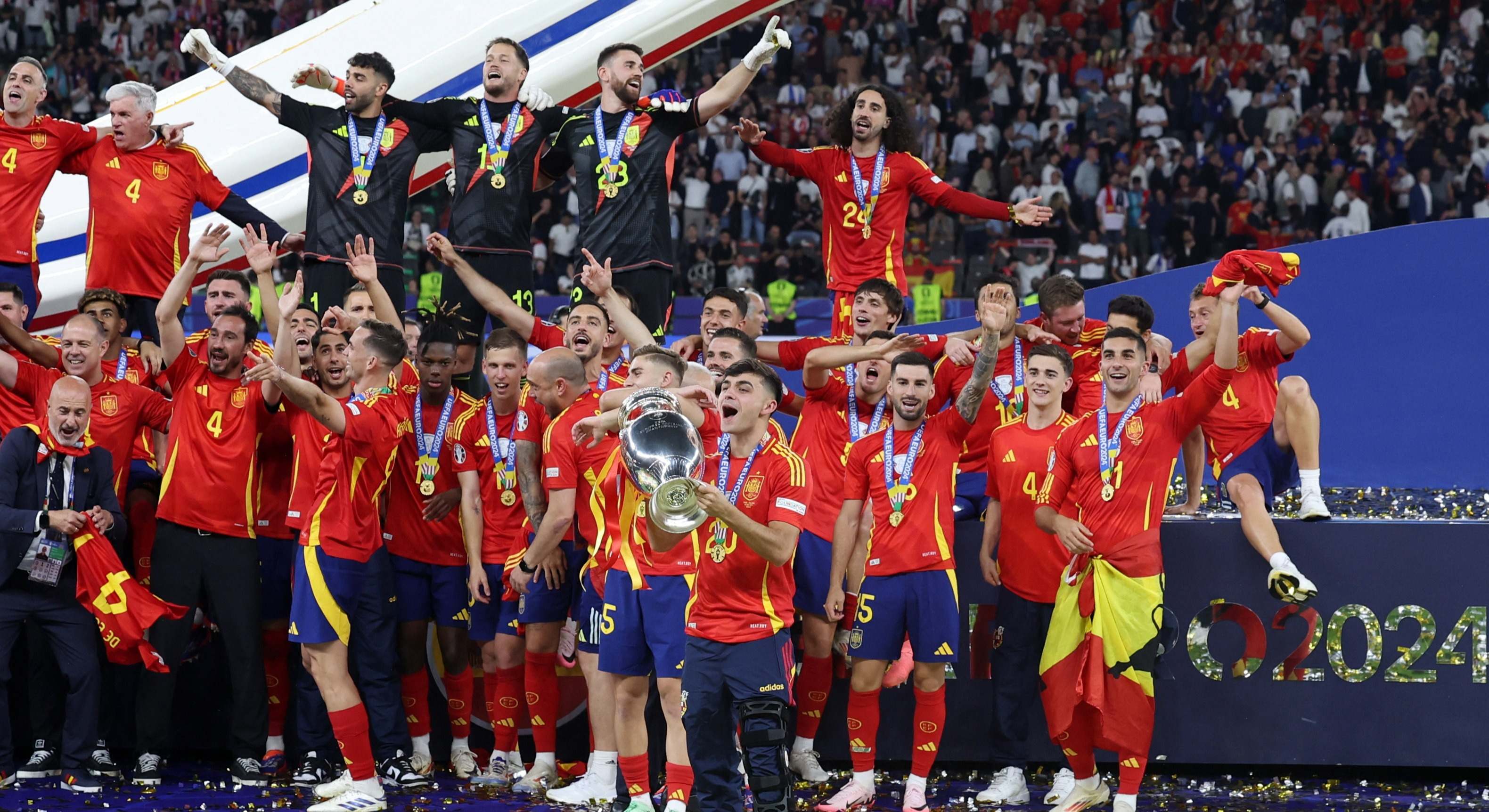 La Selección española tras su victoria contra Inglaterra