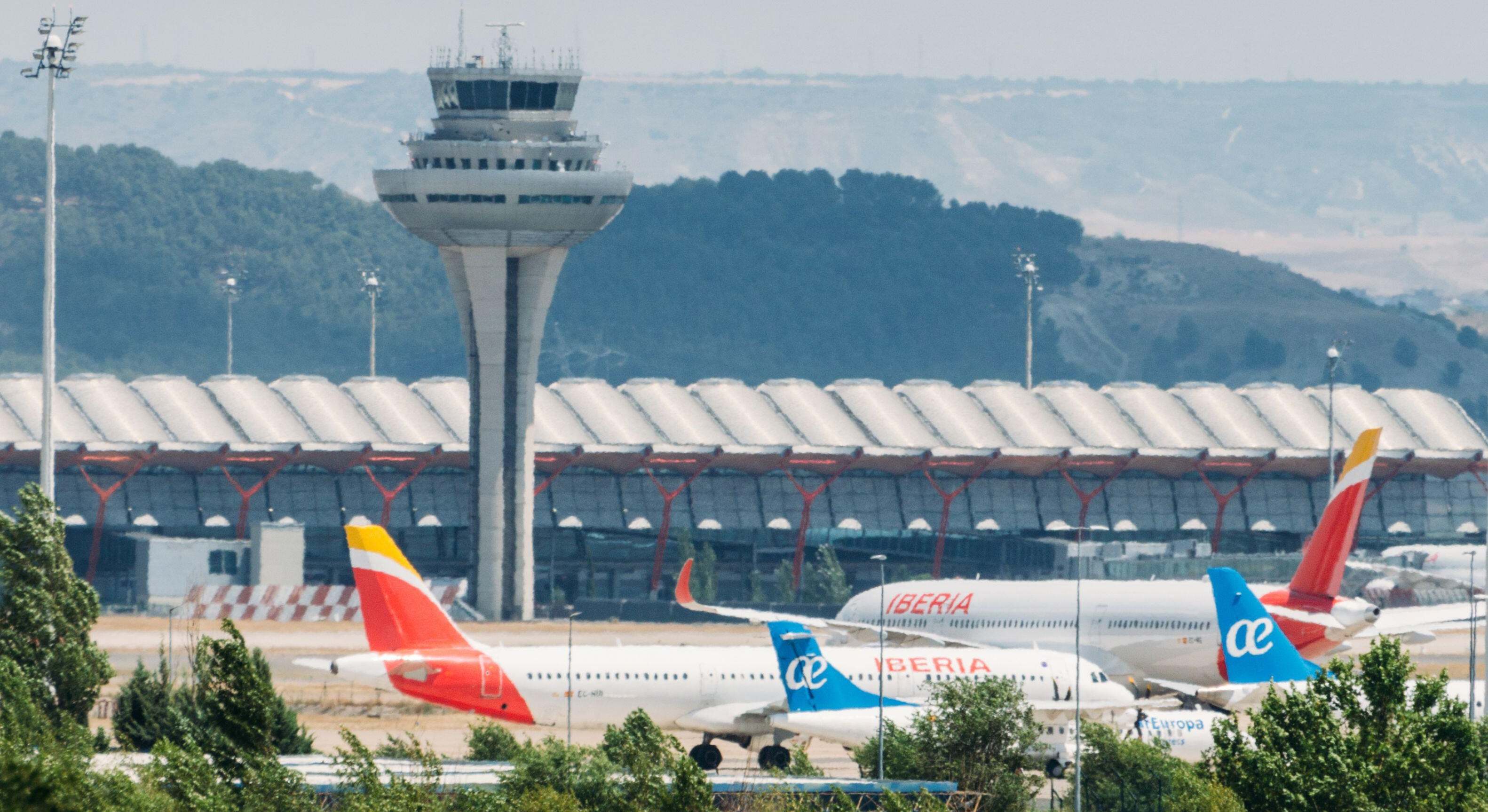 Aviones de Iberia y Air Europa en la T4 de Madrid. / Foto: A.G.E.