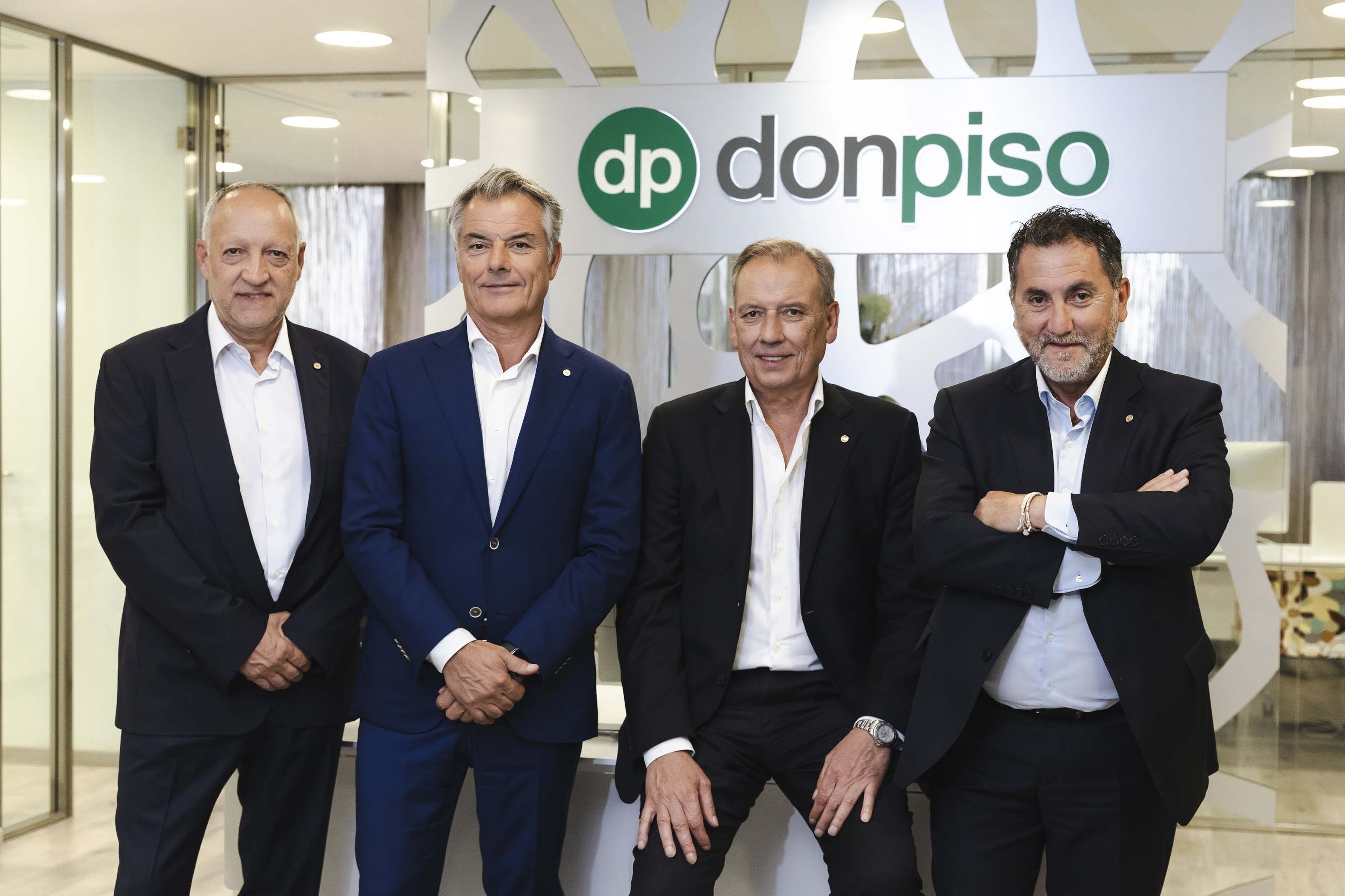 Los socios propietarios de Donpiso, de izquierda a derecha: Miguel Ángel Vázquez, Luis Pérez, Jose Antonio Pérez y Emiliano Bermúdez.