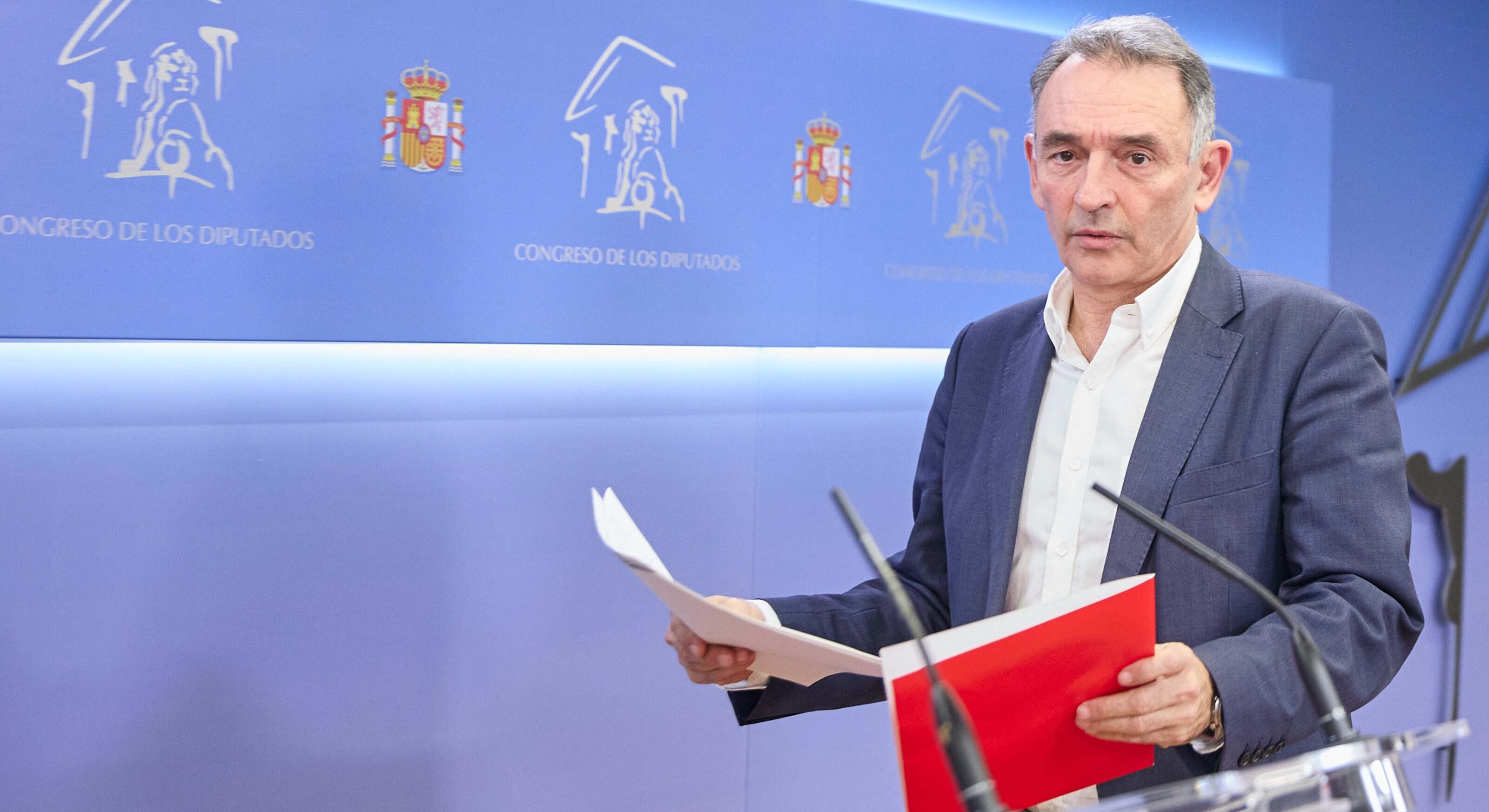 El portavoz parlamentario de Izquierda Unida, Enrique Santiago.
