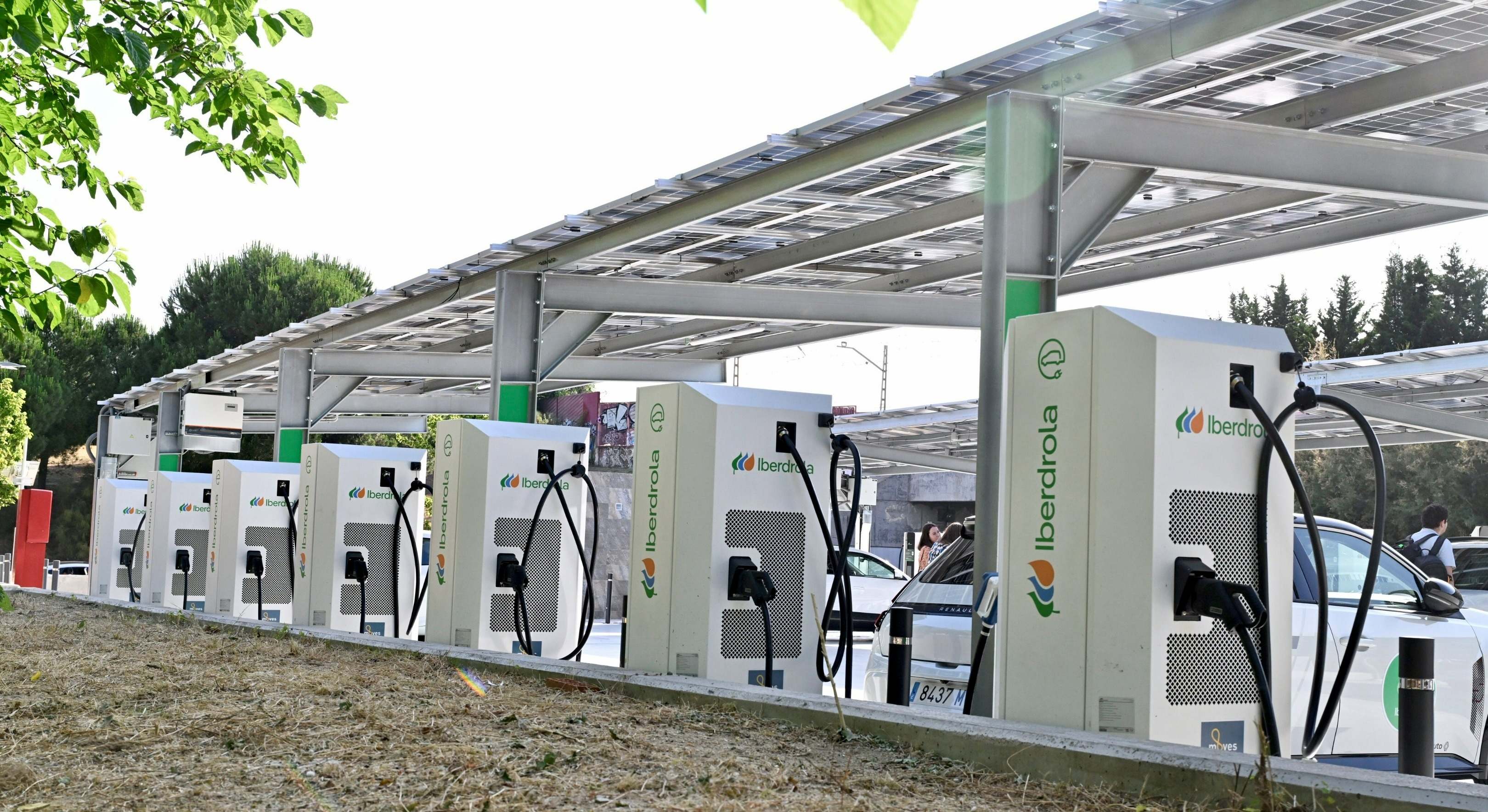 Puntos de recarga electrolinera de Leganés. / Iberdrola