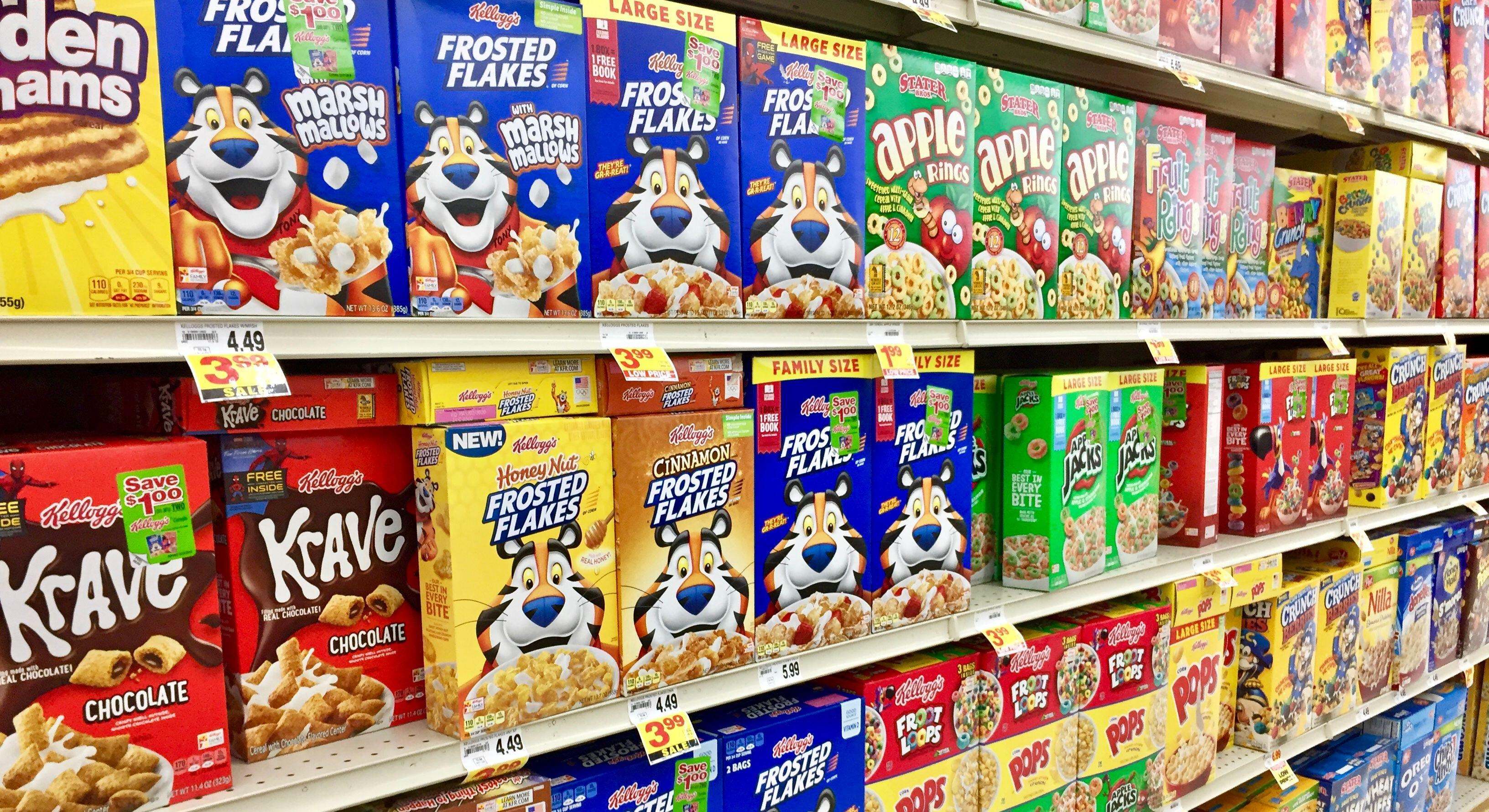 Lineal de supermercado con cereales de Kellogg